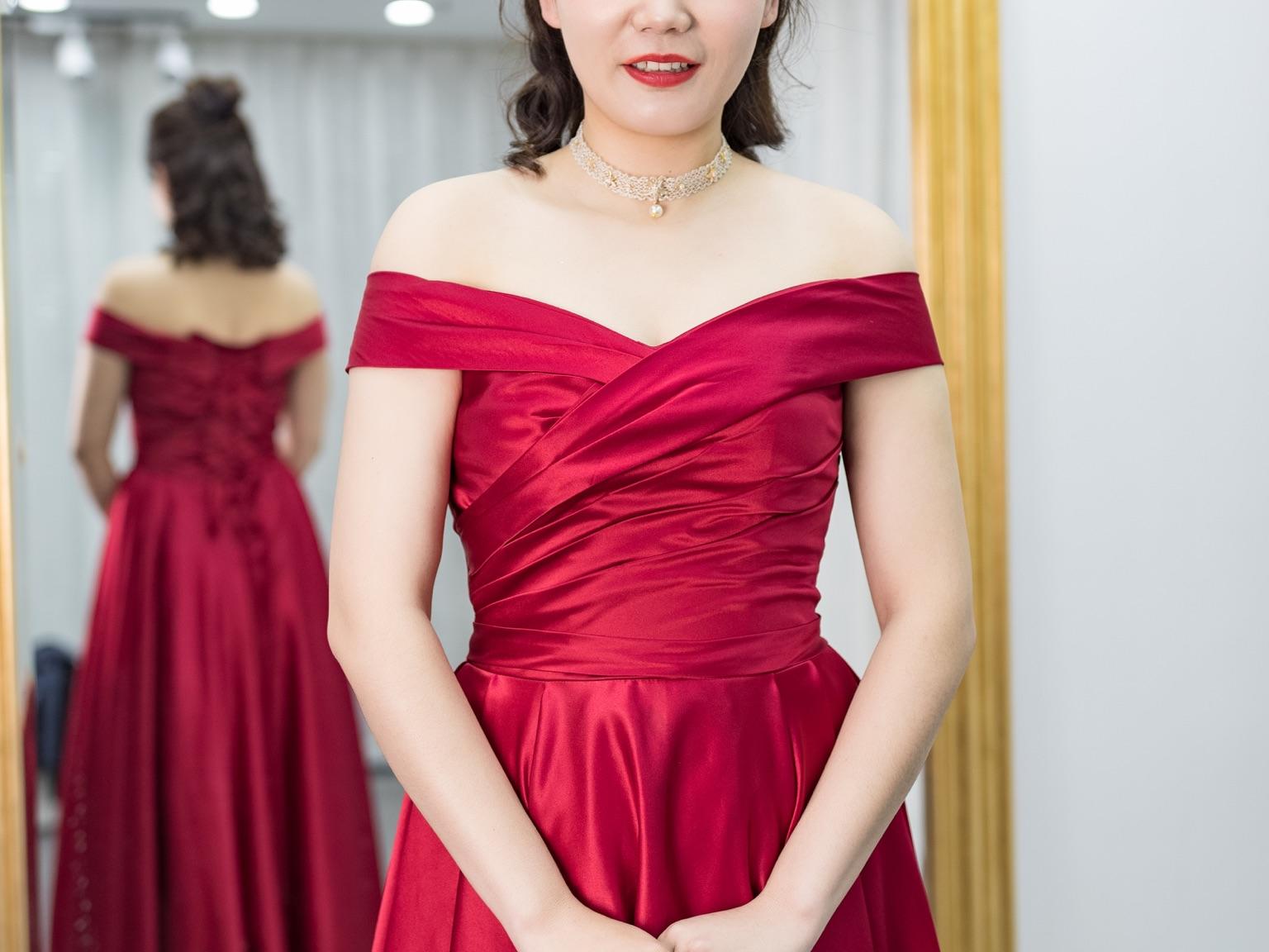 长袖婚纱总是自带优雅宫廷气息。 气质感爆棚