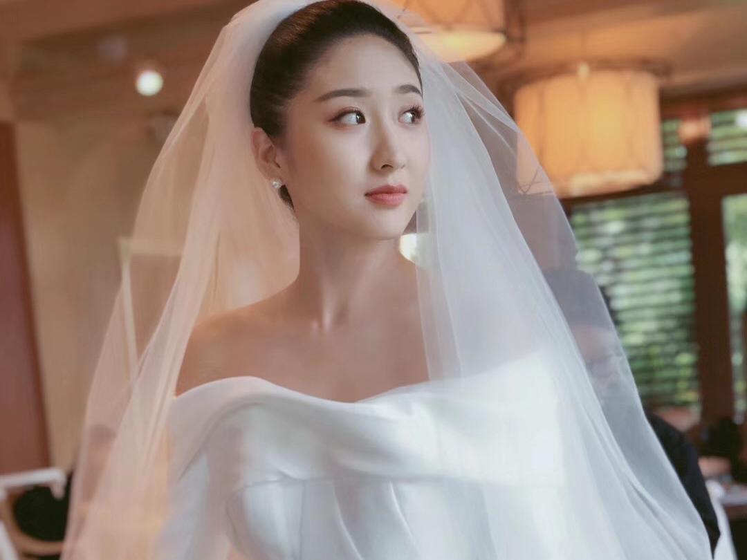 专家日韩，及中式全程跟妆。高端饰品一对一定制