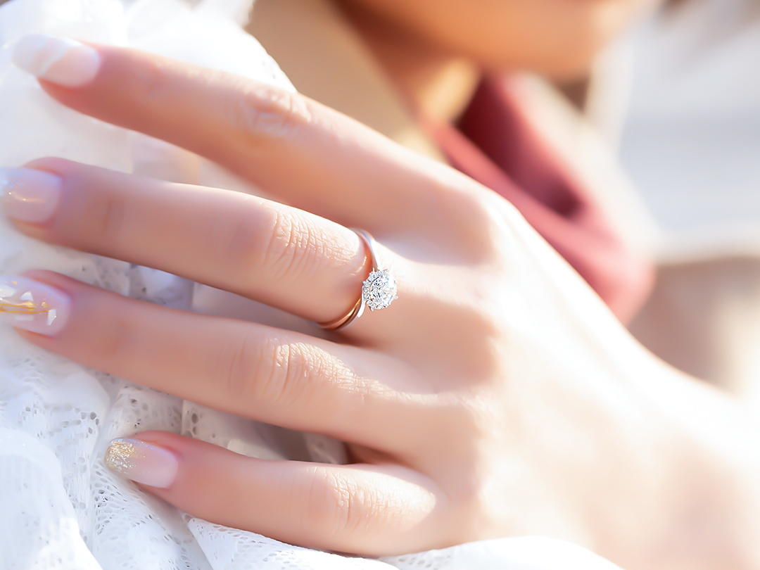 实力推荐 超值扭臂独钻设计款 花托显钻求婚钻戒