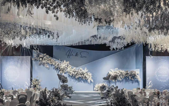 蓝色全场吊顶西式浪漫布置