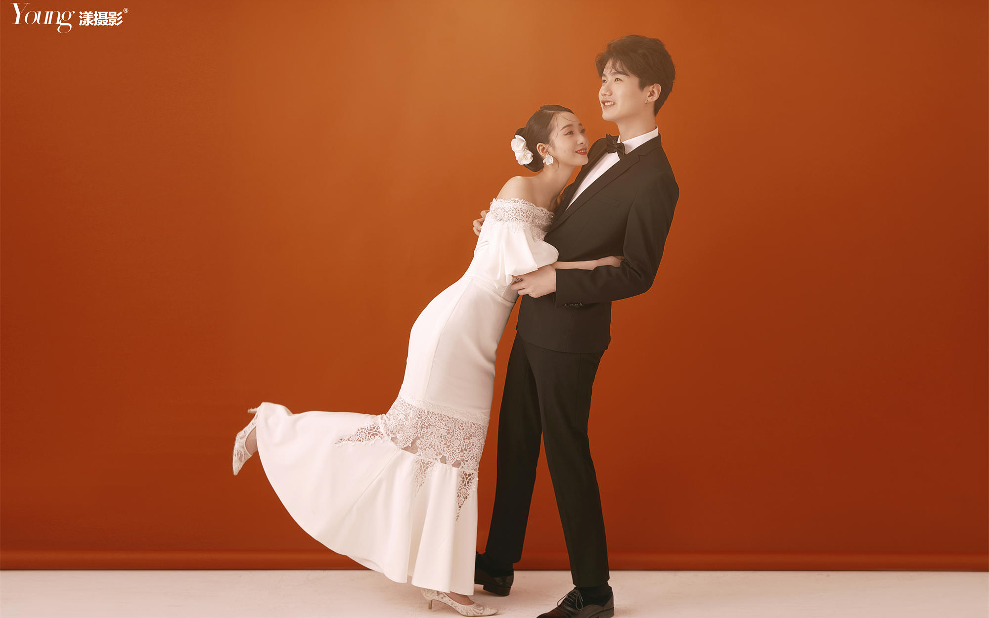 漾摄影真实客片·室内极简婚纱照
