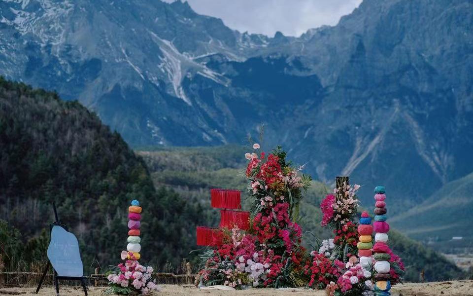 丽江雪山一站式婚礼策划（住+仪式+旅拍+鲜花）