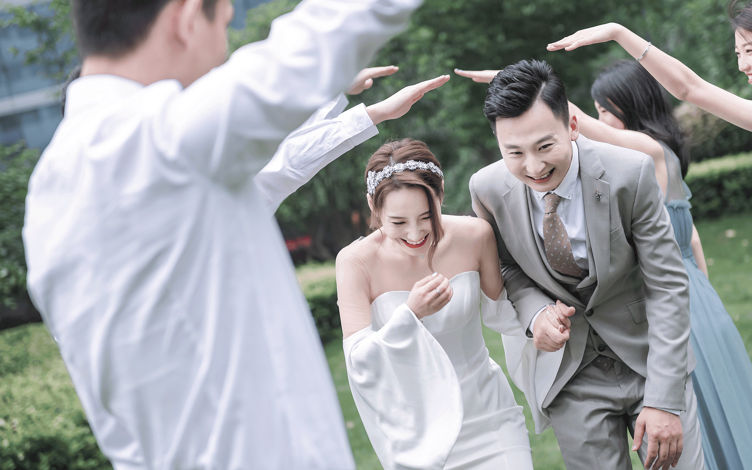 #AK新娘#  你是我耳语的情话微甜，是心底的暖