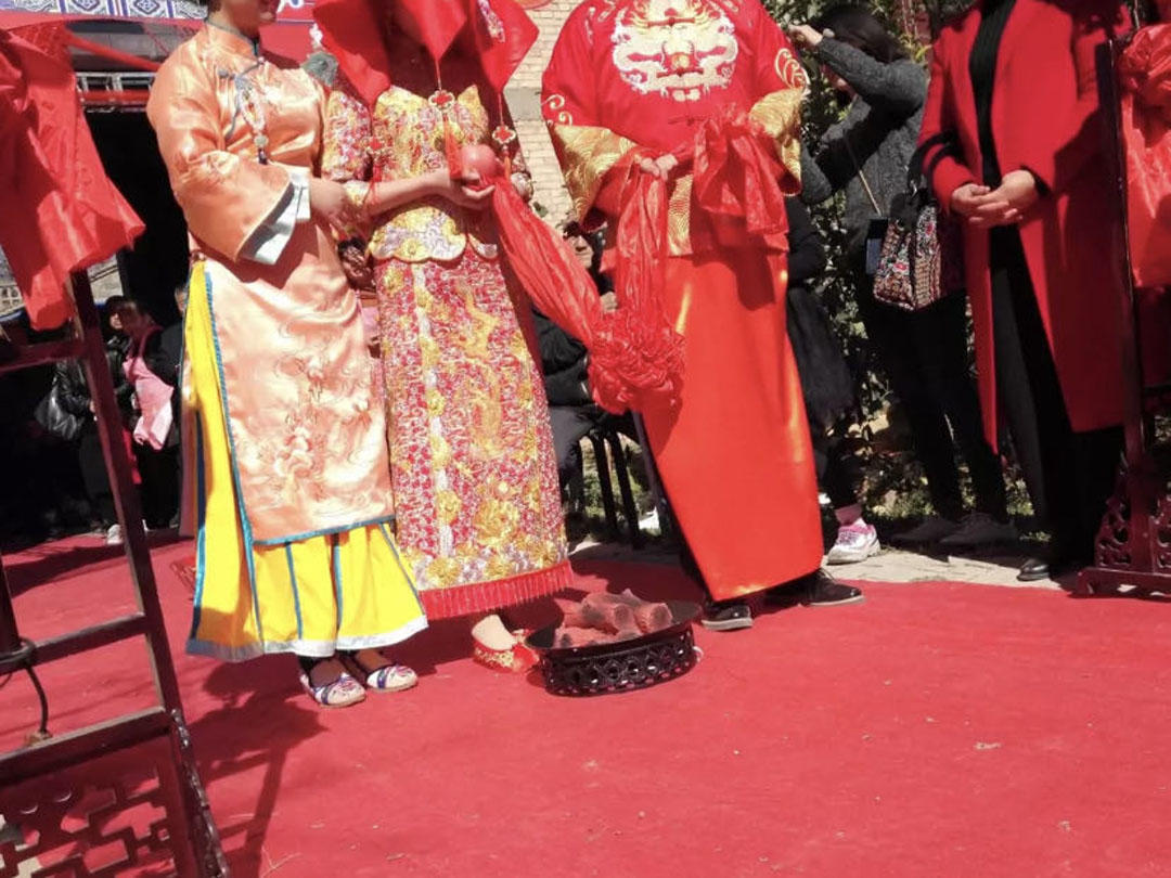春暖花开 回老家补办一场小预算婚礼吧.