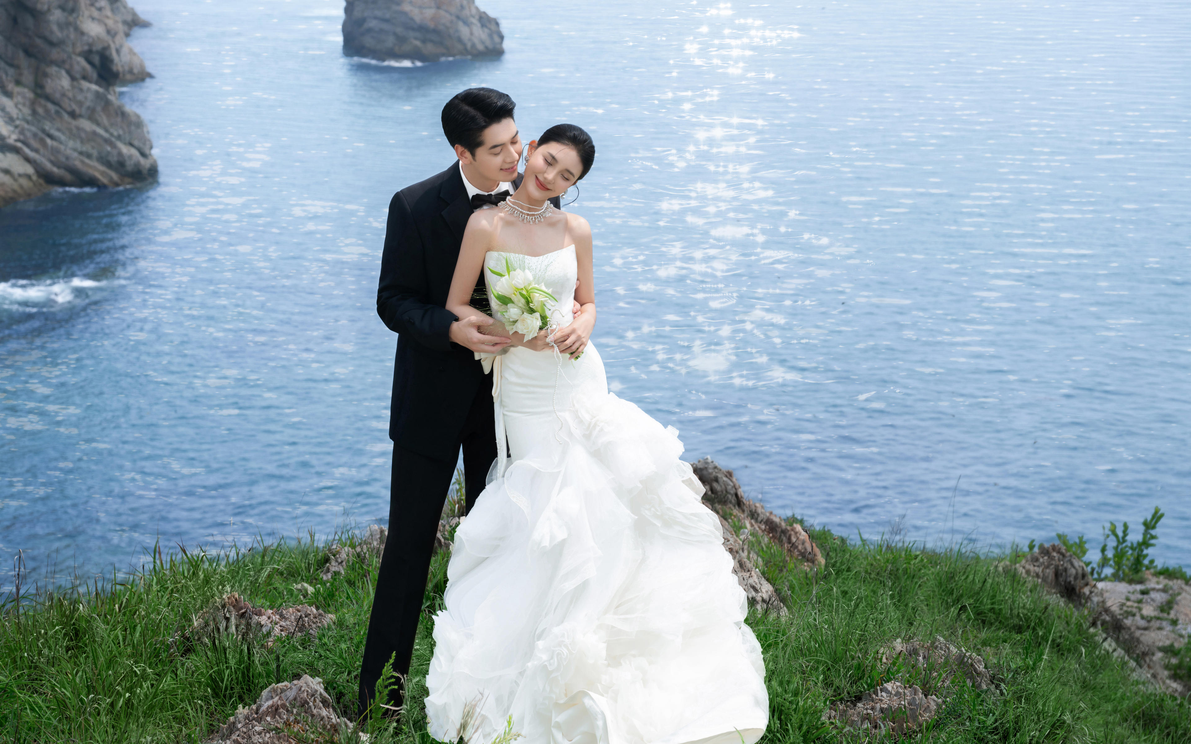 ?波光粼粼的海面，海邊該有的氛圍感婚紗照