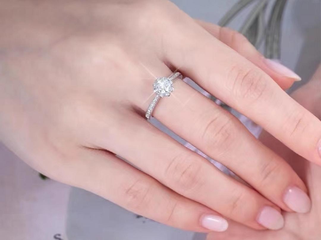 Hengyue 钻戒 绒花