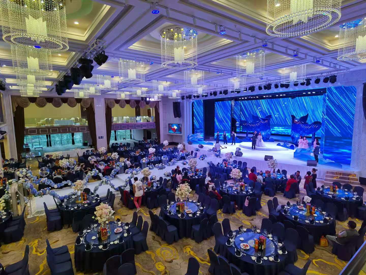 资深主持人+私人订制台词+音乐