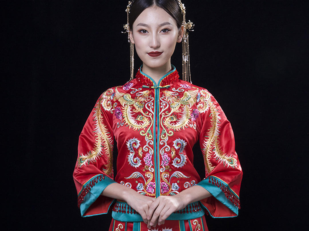 特推2019嫁日超值中式+主纱+敬酒服+跟妆套系