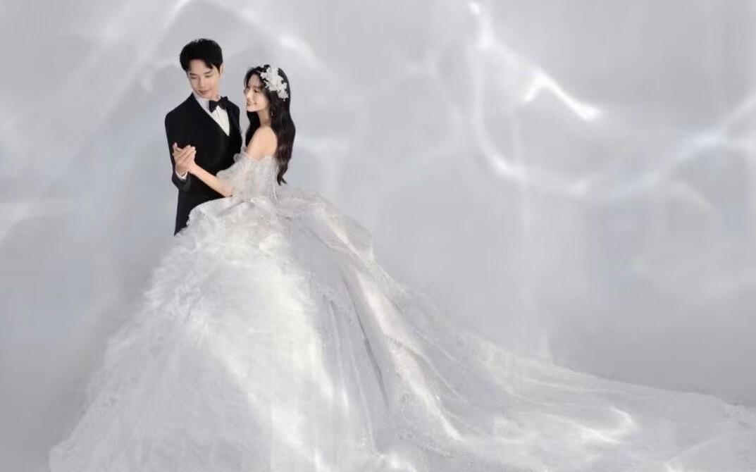 室内极简主纱婚纱照✨高级感满满～