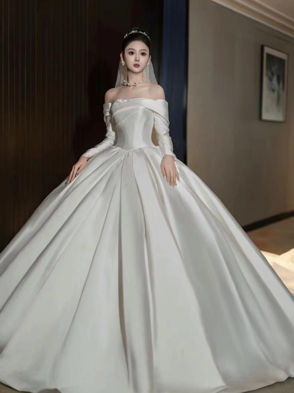 气质一字肩缎面婚纱