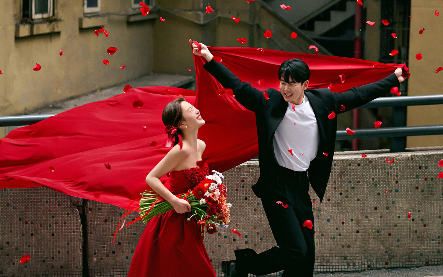 薇薇攝影美學(xué)丨街頭喜嫁婚紗照