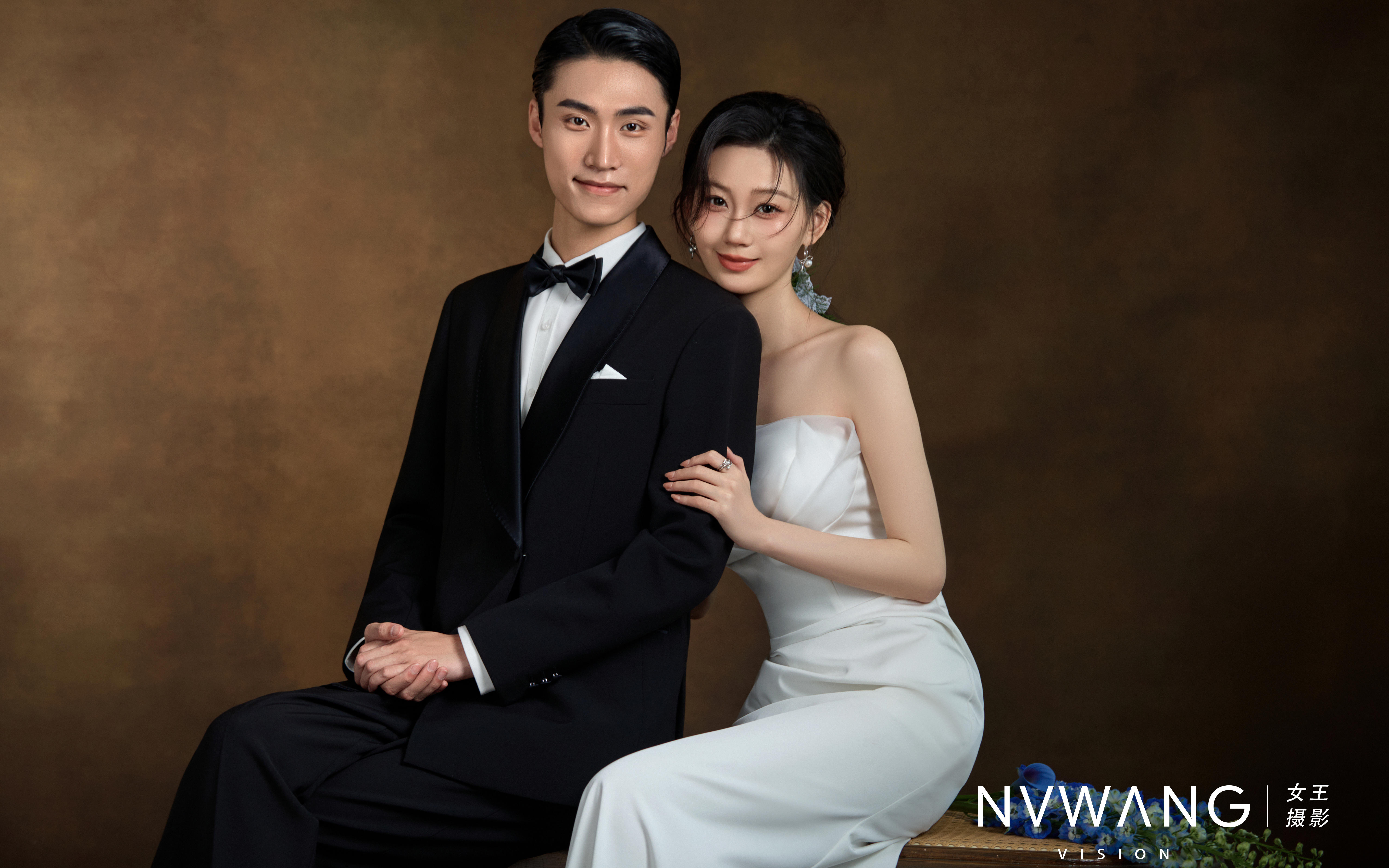 琥珀色沉淀下的油画风婚纱照