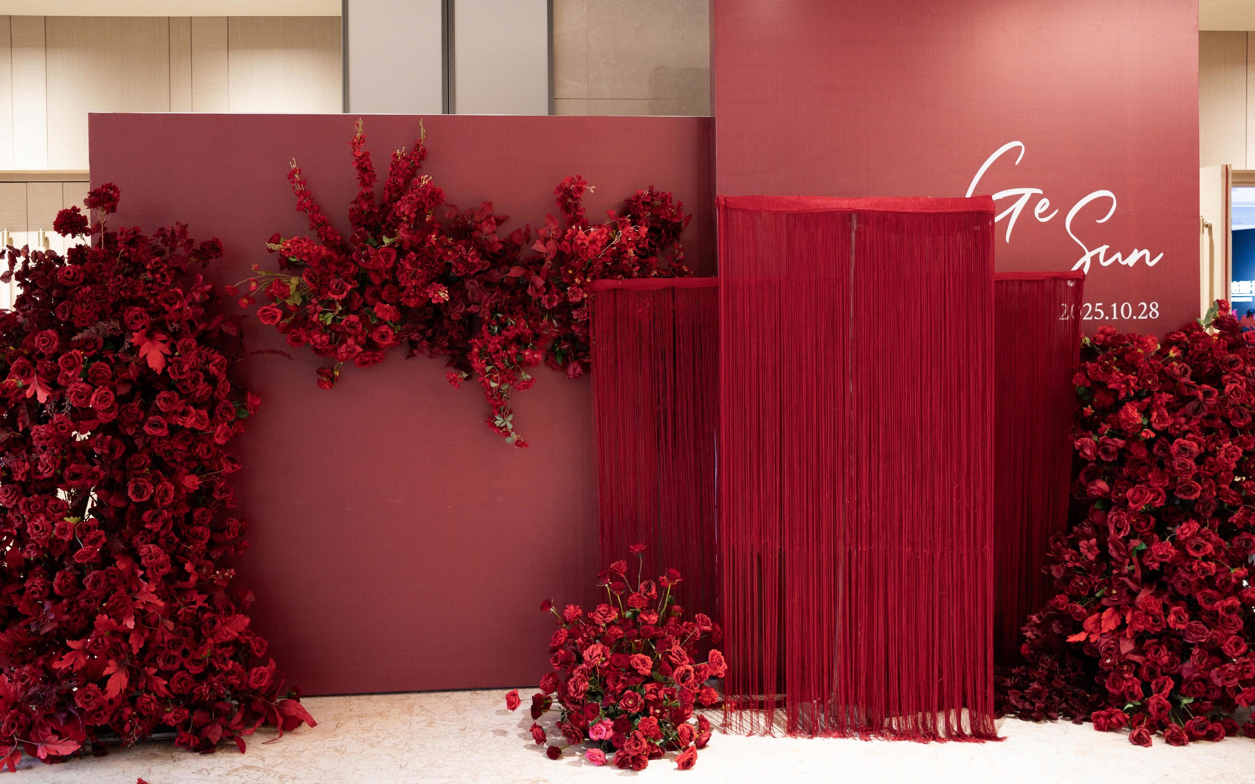 浪漫婚礼定制-红色简约留影区