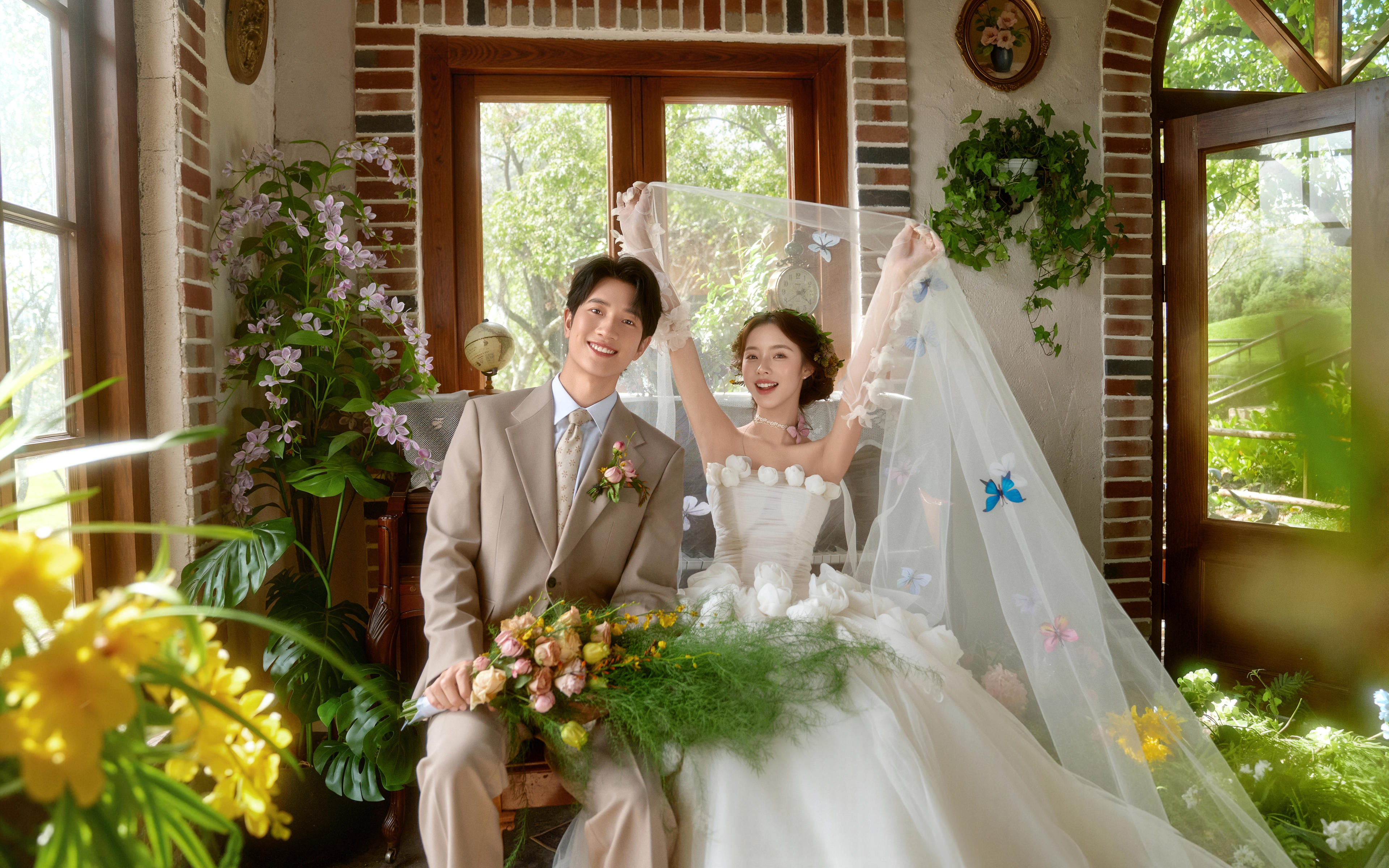 丽江婚纱照新选择！室内光影下甜到心坎💐