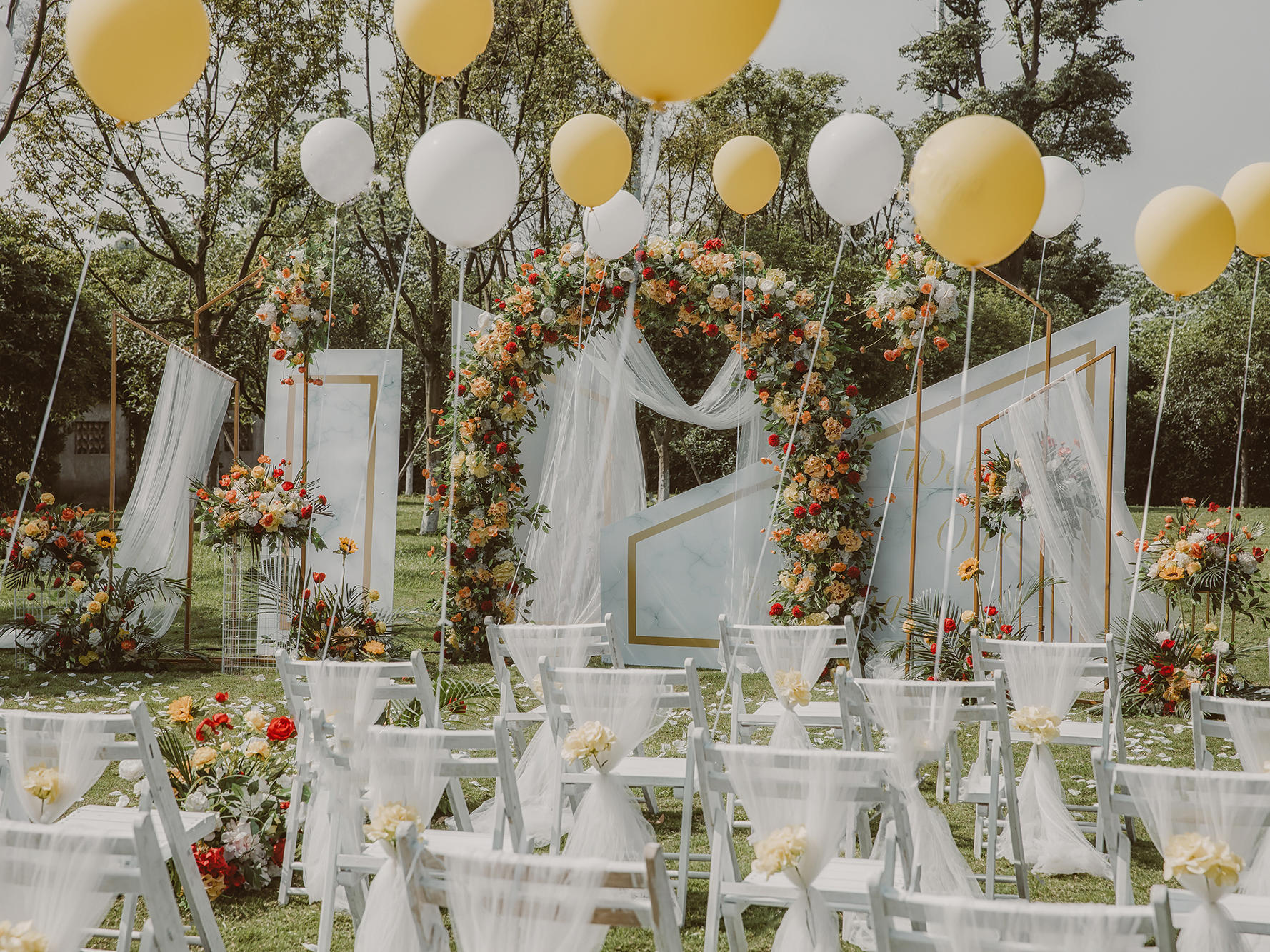 户外草坪婚礼之12999套餐