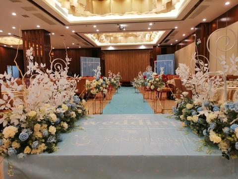 花艺蓝色婚礼  送仪式区舞台板  满满的仪式感