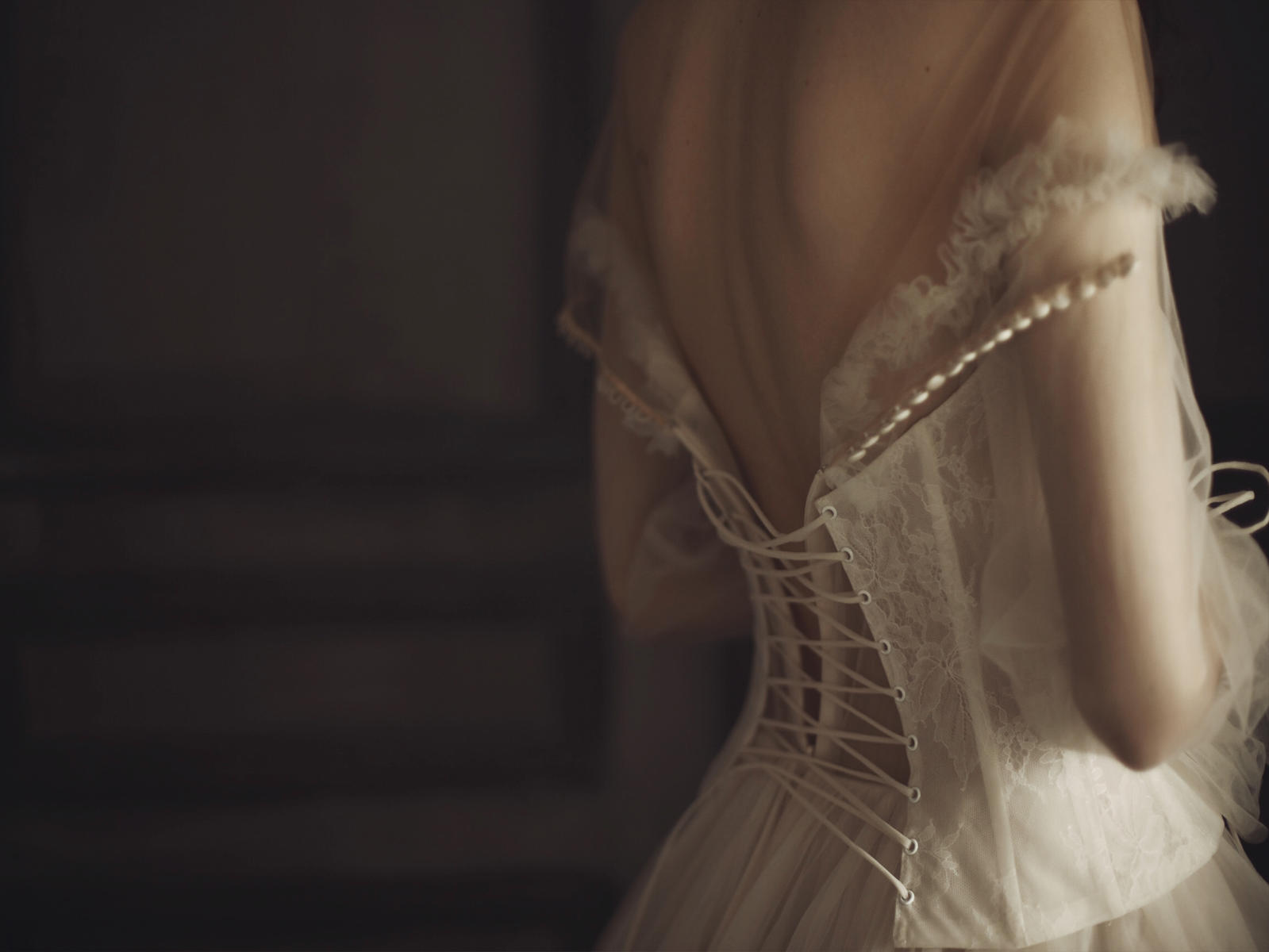 超值 | 花漾系列婚纱礼服四件套+资深造型师1天