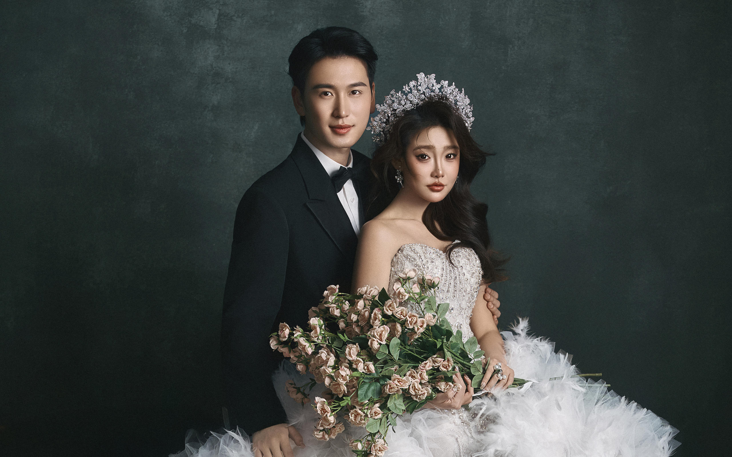 没有人能拒绝复古油画婚纱照的魅力呀😍