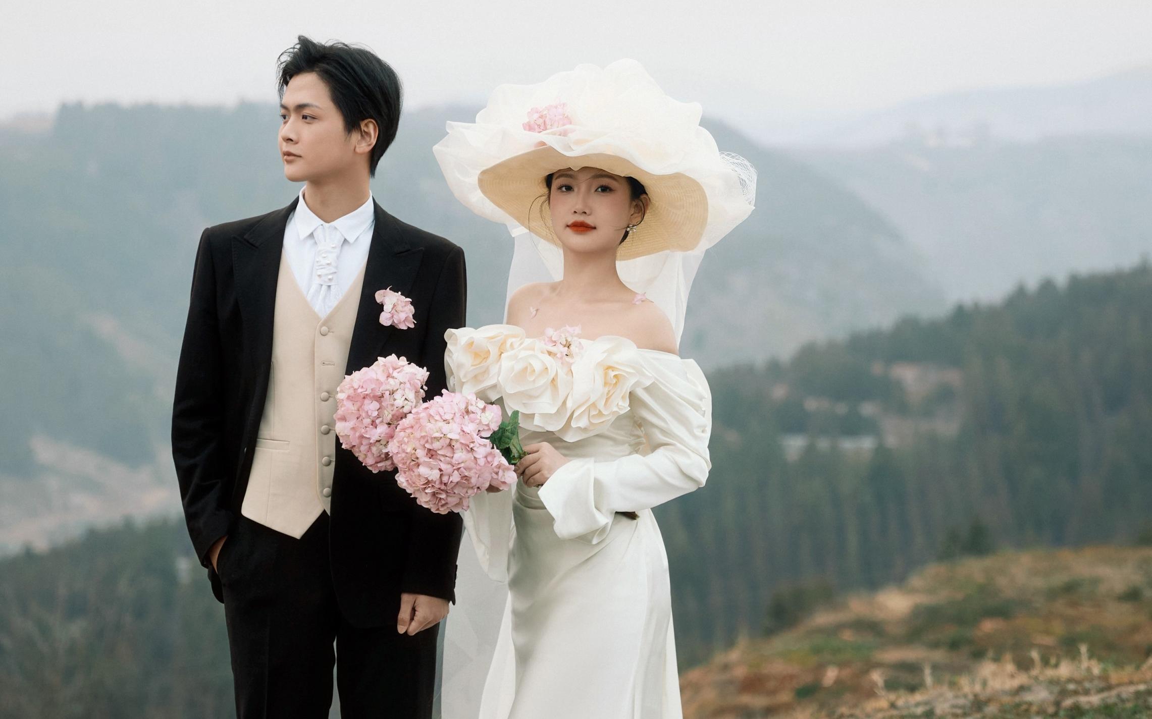 山頂日暮時(shí)分，又見法式浪漫~~