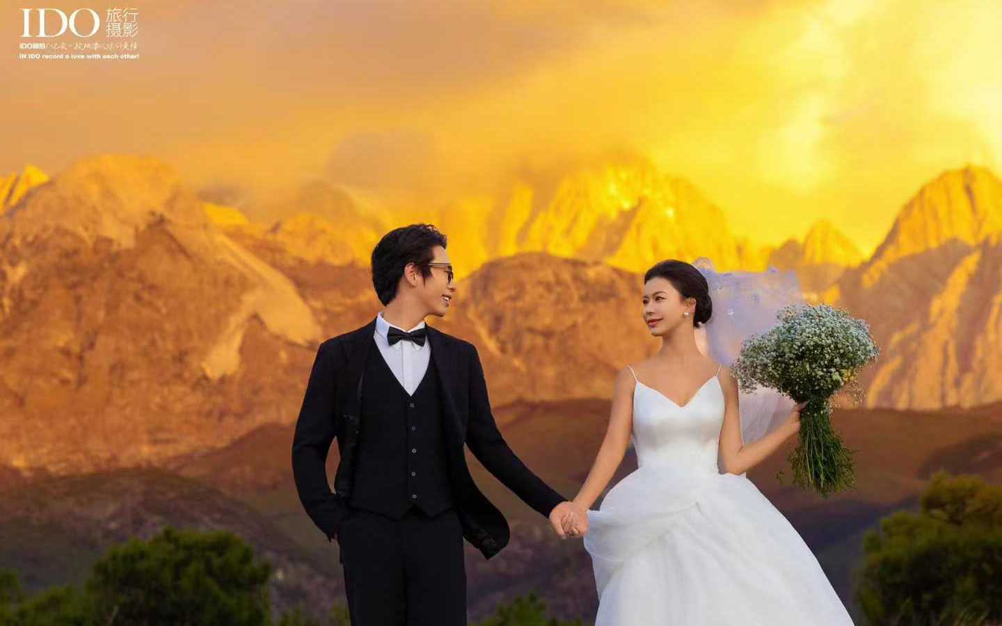 日照金山/復(fù)古輕奢風(fēng)的黃昏氛圍感婚照