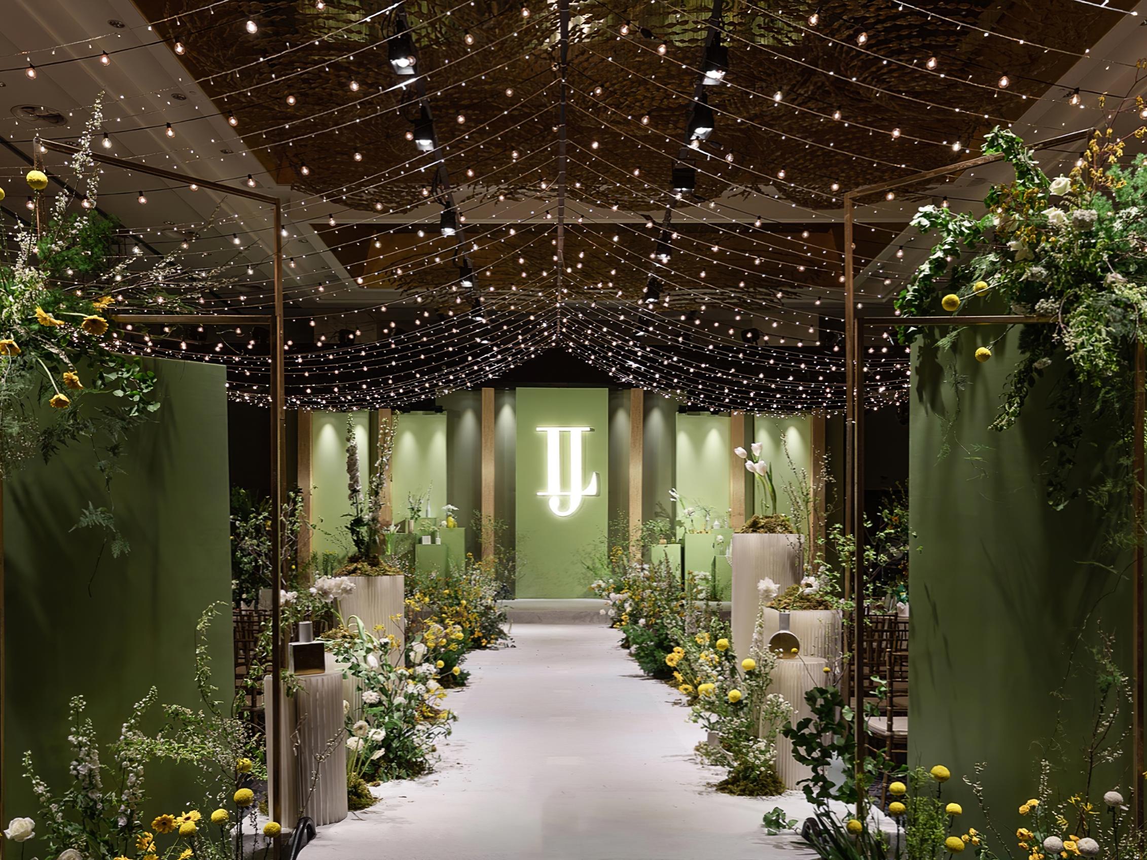 【屿霖婚策】绿色系全鲜花简约风婚礼