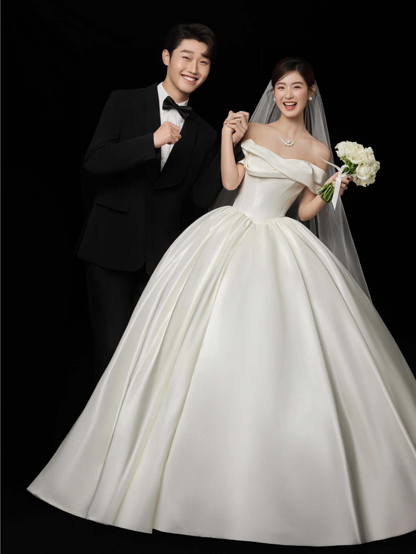 超简约的内景婚纱照