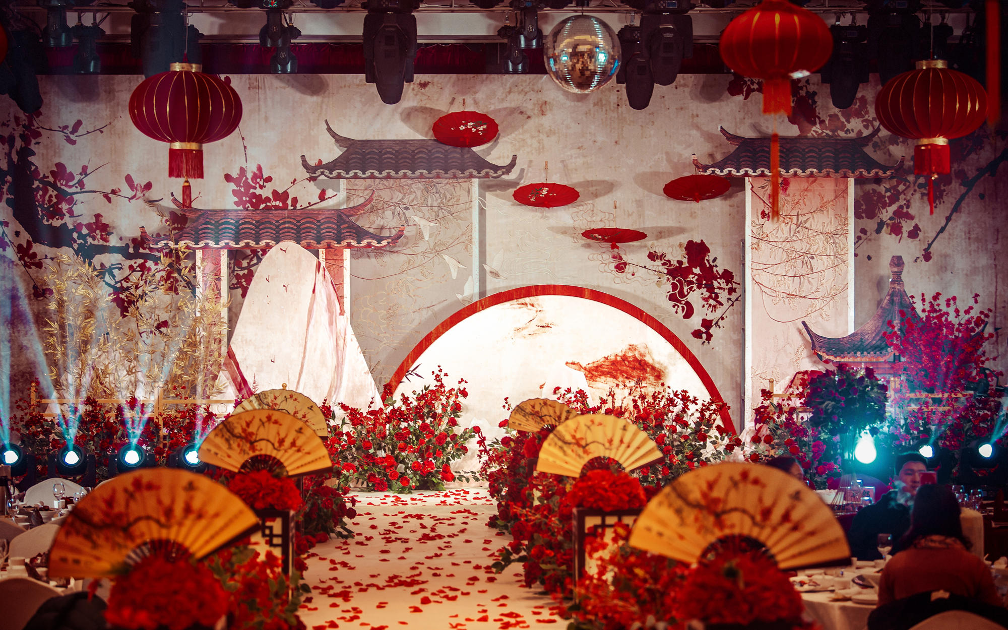 【匠婚礼】一万出头全搞定（人员布置+T台+布置）