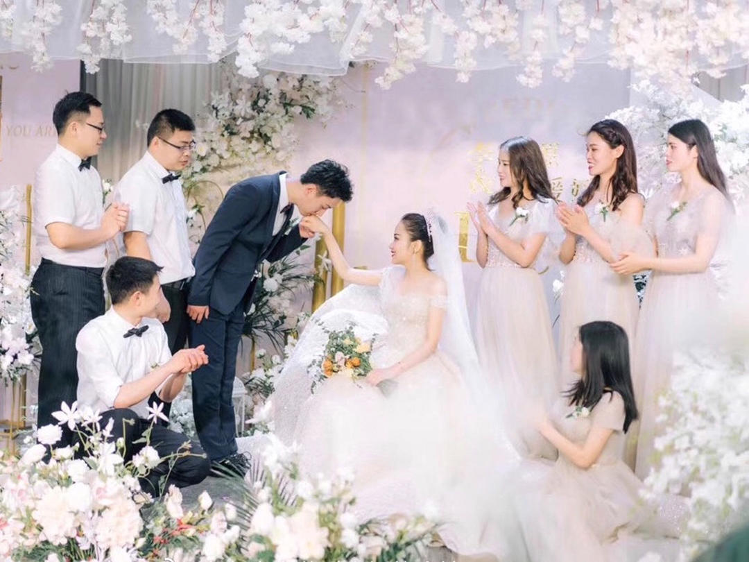 【店长力推】订婚纱礼服  送首席跟拍+跟妆！！！