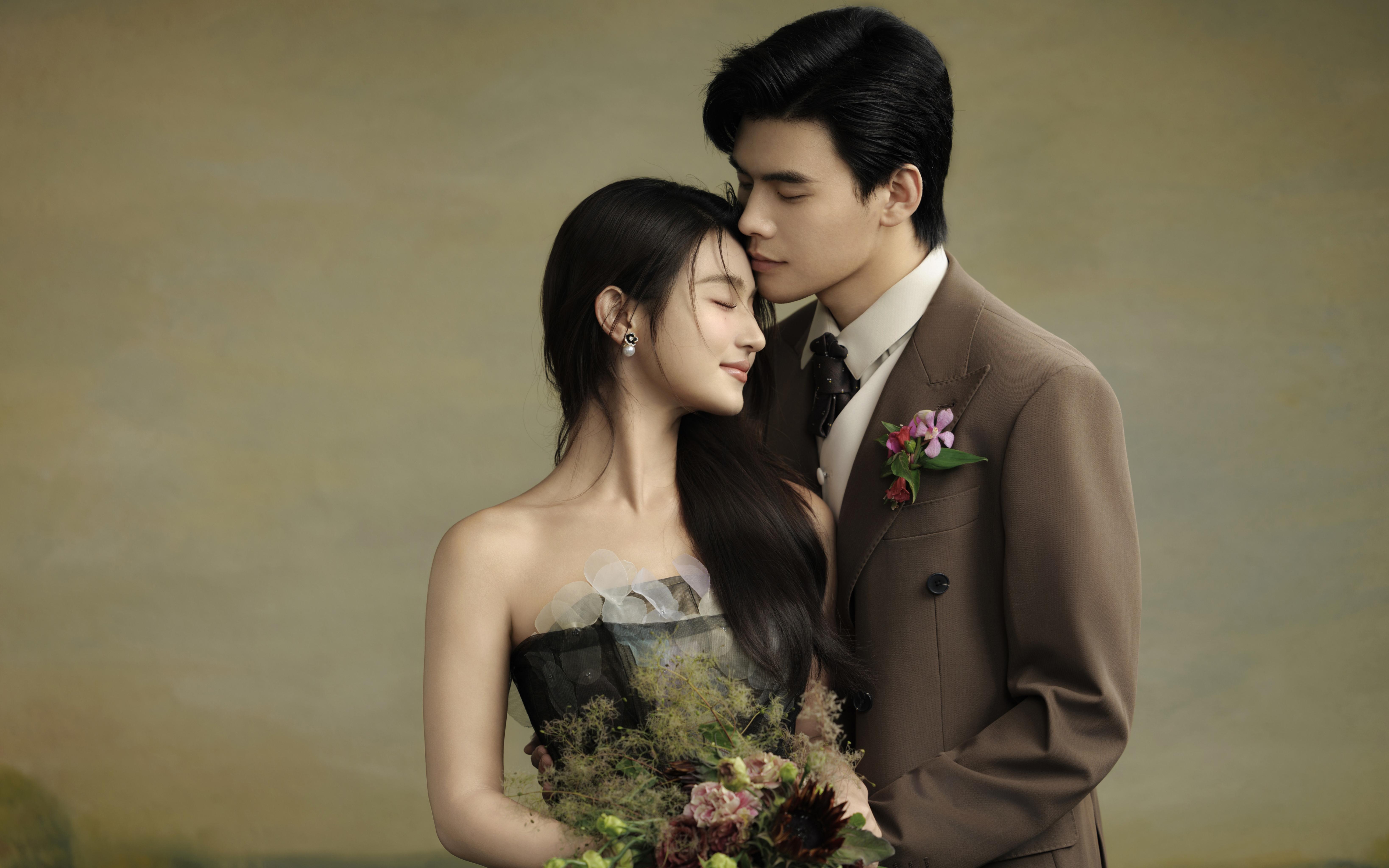 不想跟風(fēng)，拍了一組復(fù)古油畫風(fēng)婚紗照