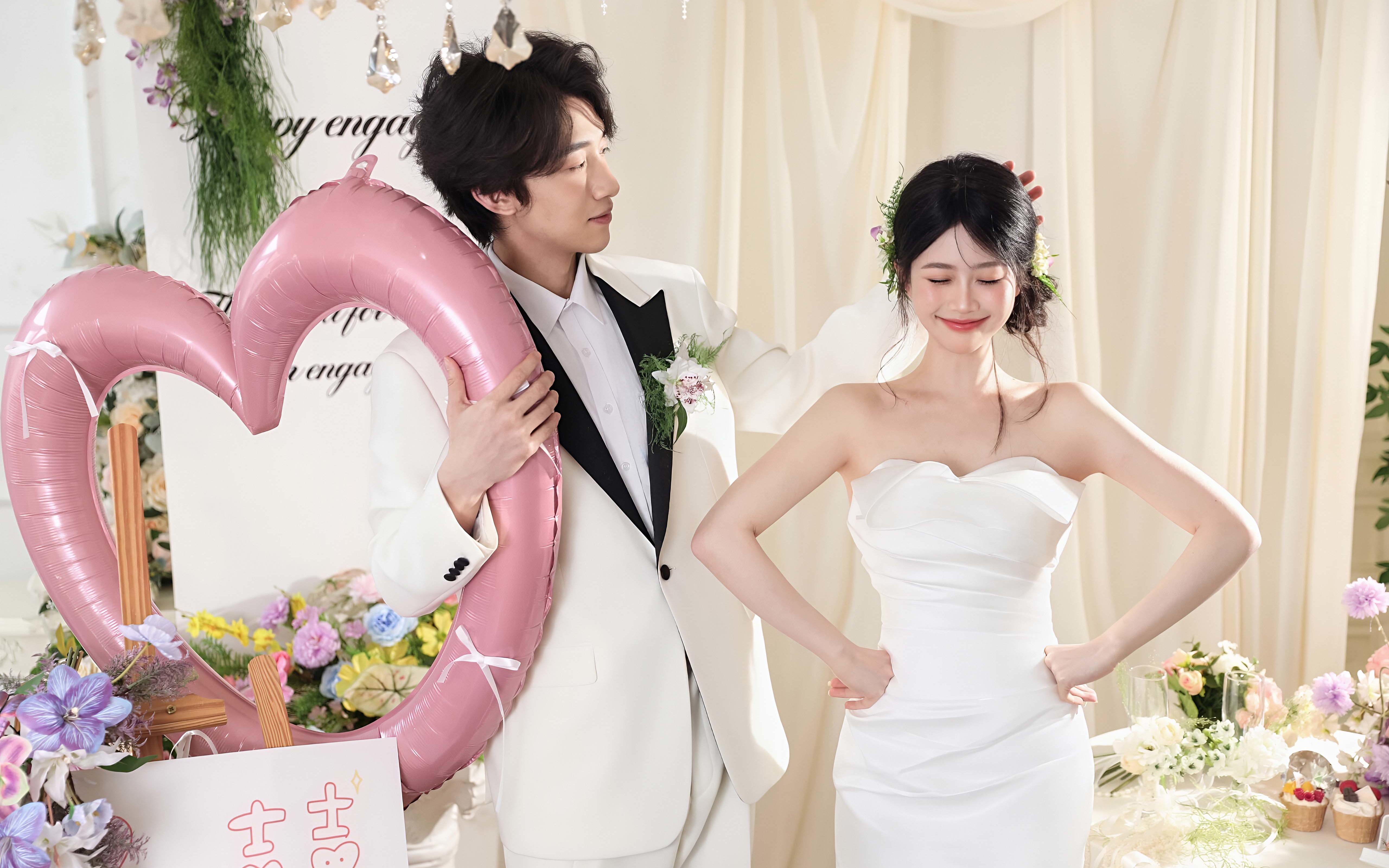 請(qǐng)你參與我們 巨出片的小清新訂婚照