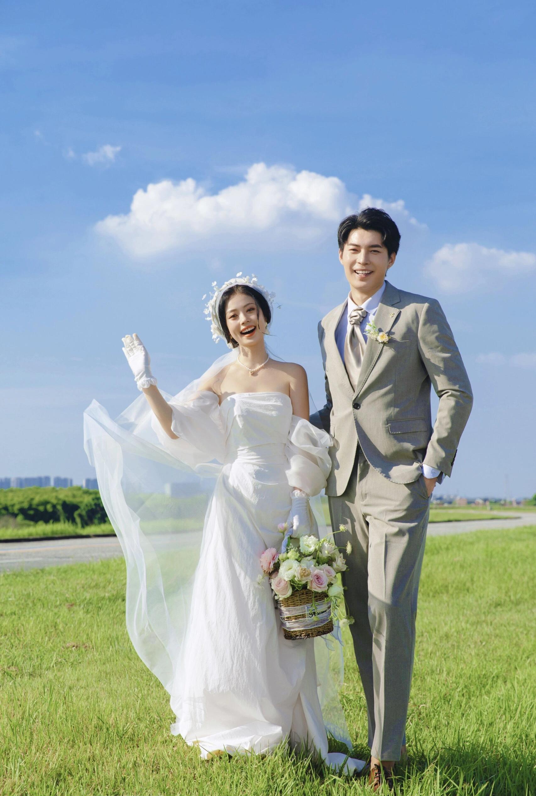 心心念念的婚纱照也到手啦~ 