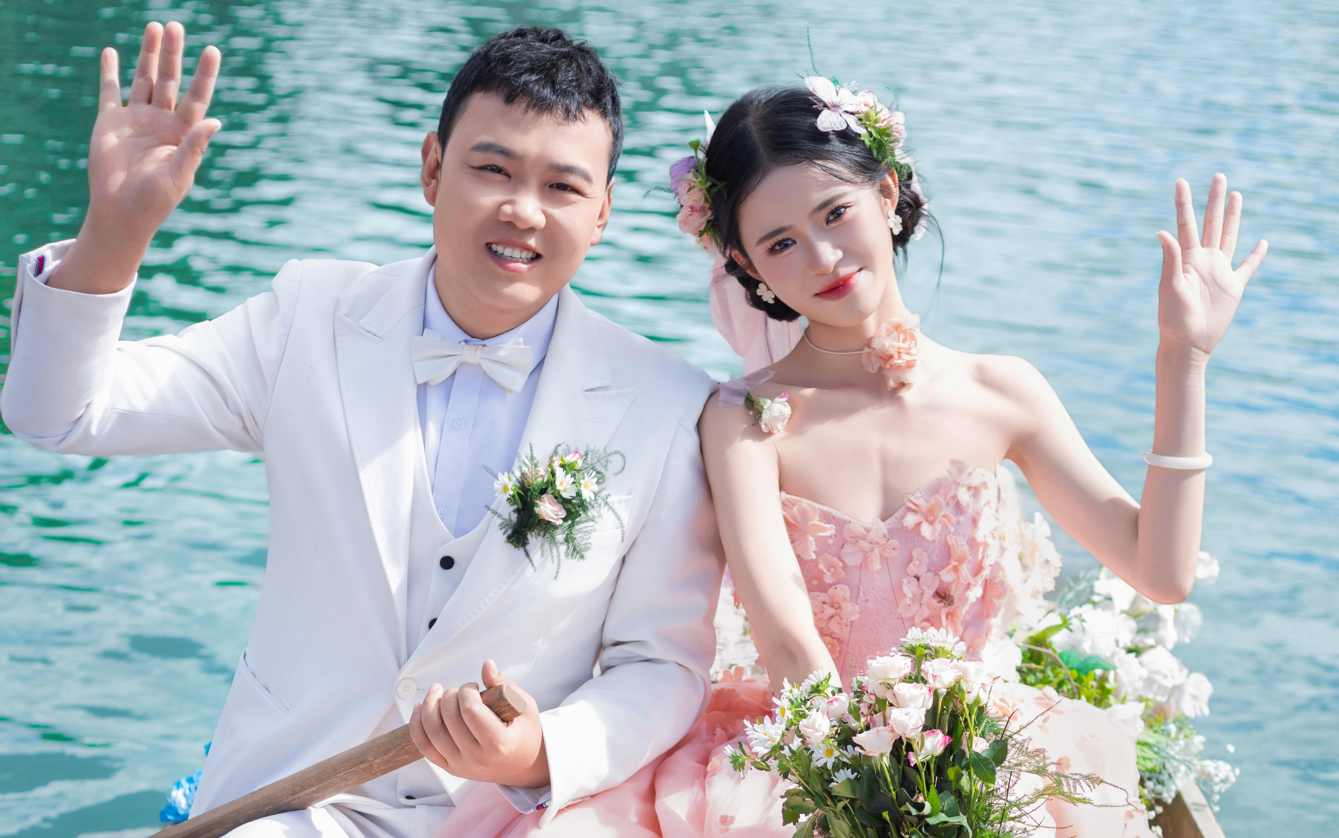 森林深处潜藏的蓝宝石绿色油画般的美景