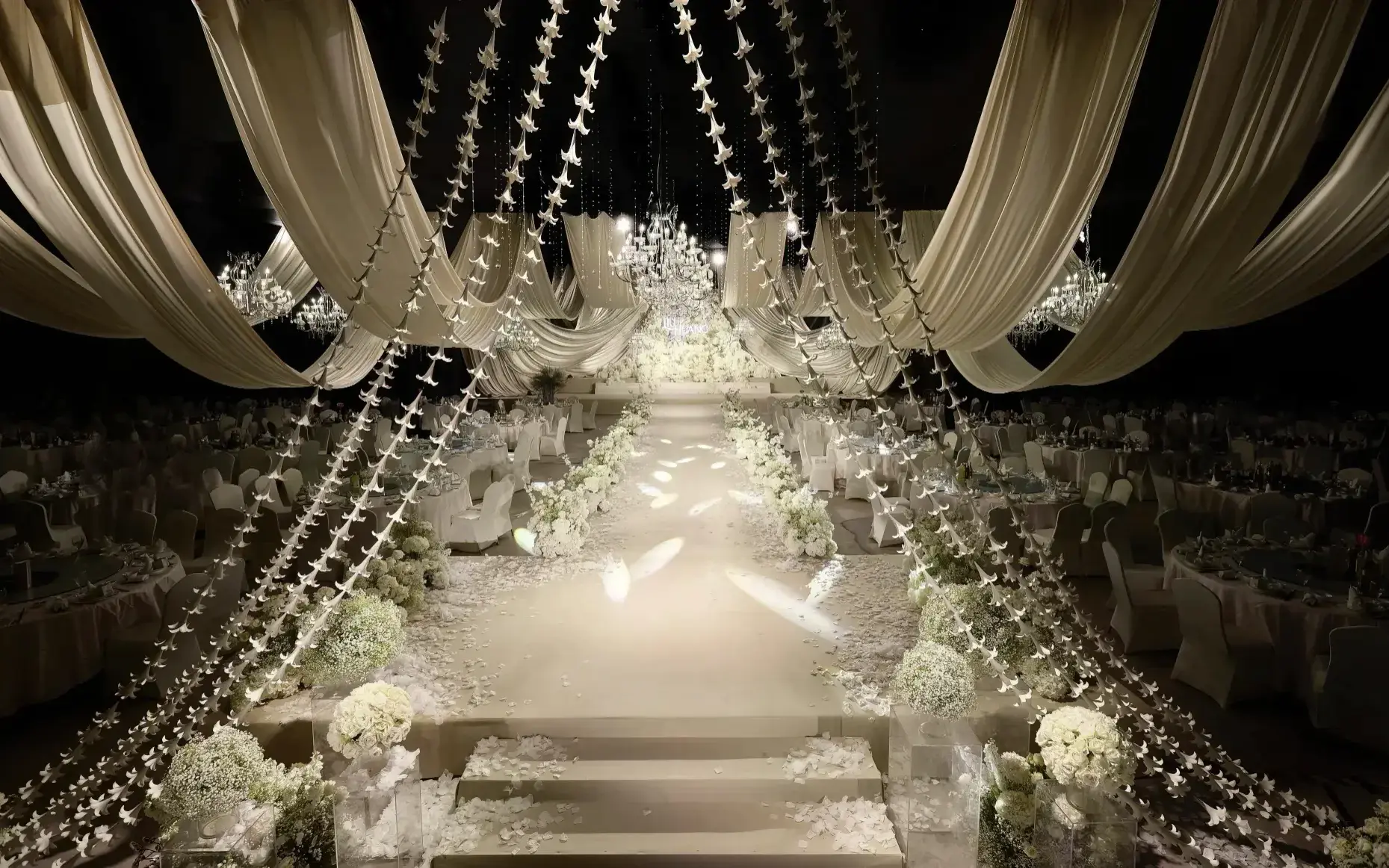 主題香檳布?；槎Y