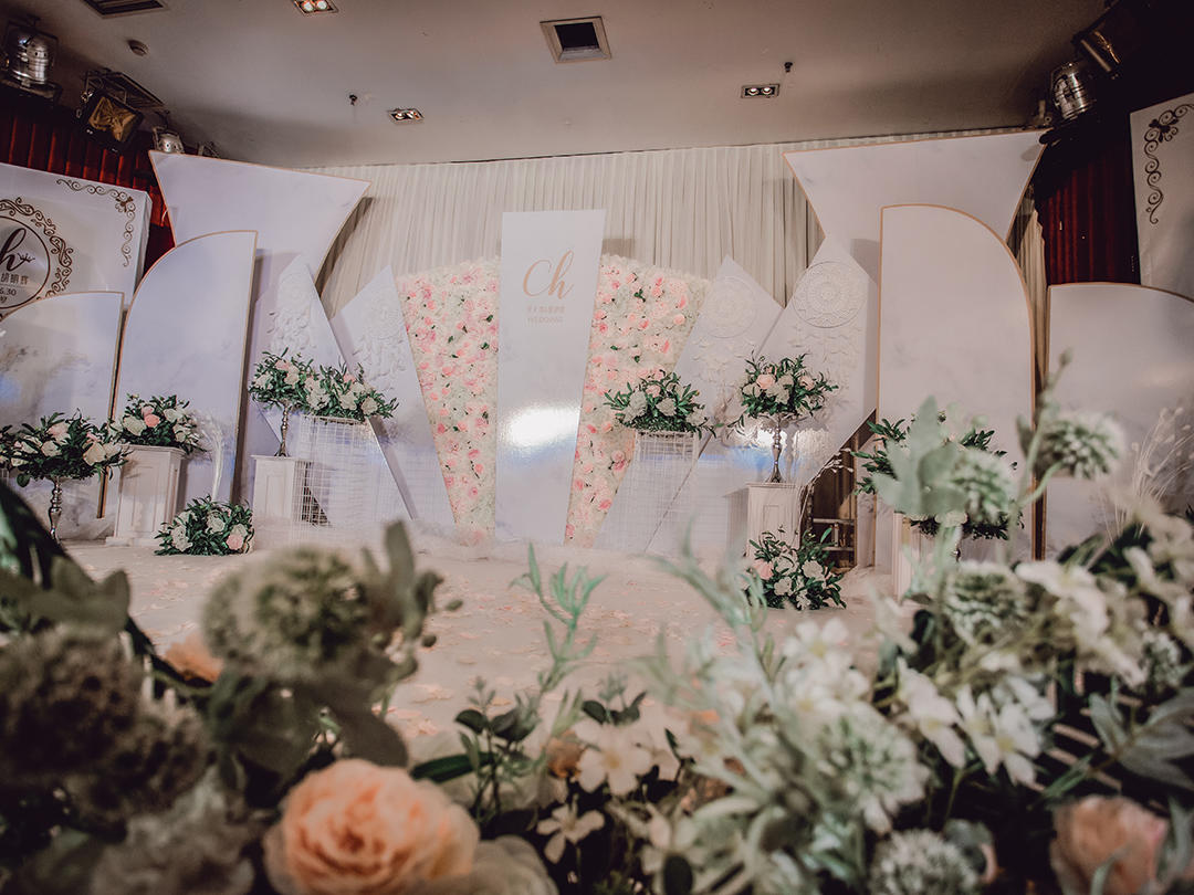 四大全包送婚纱送地爆球花艺梦幻主题《静待花开》