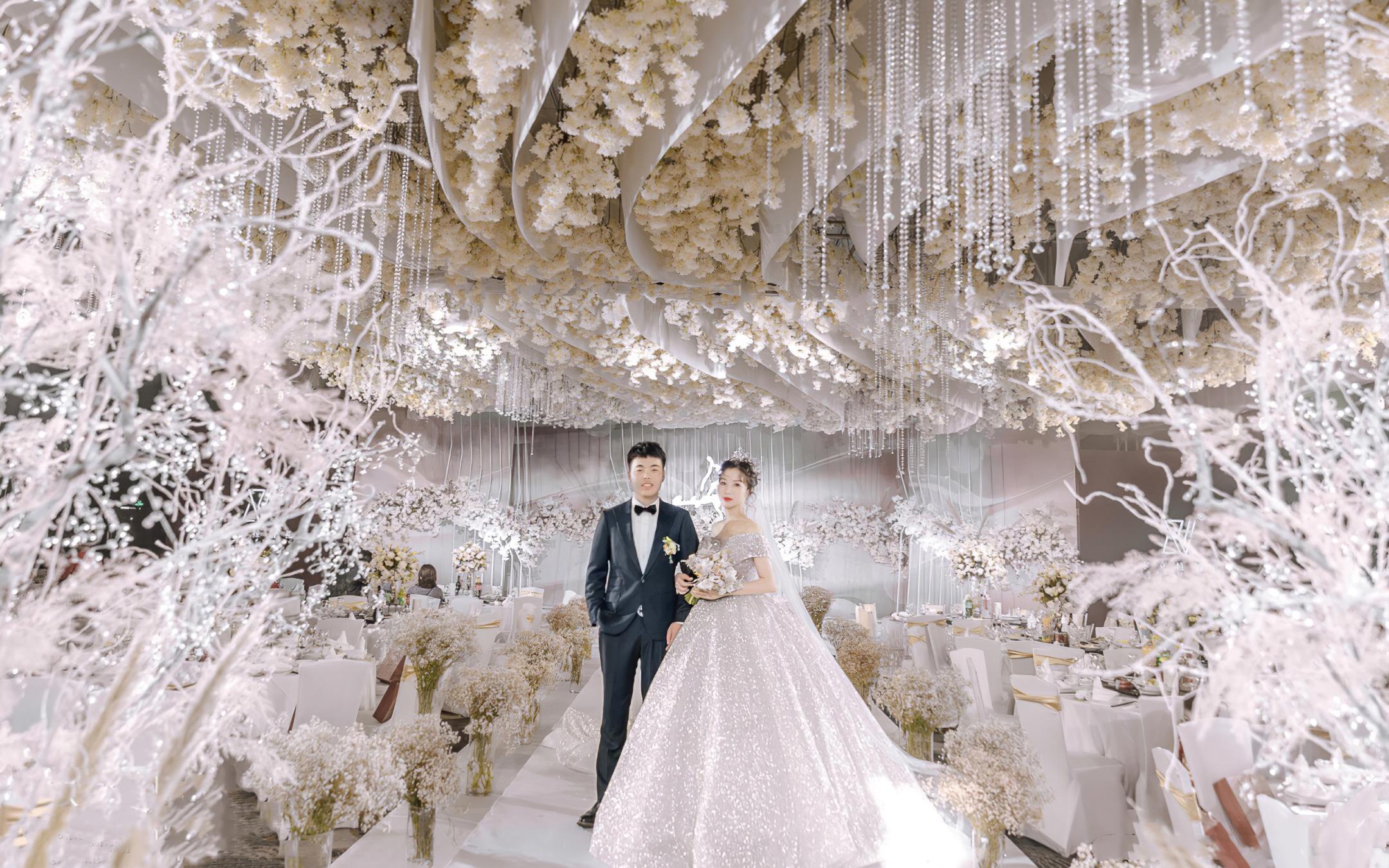 【娜微尔婚礼】2021年香槟为主气场大方灯光炫美