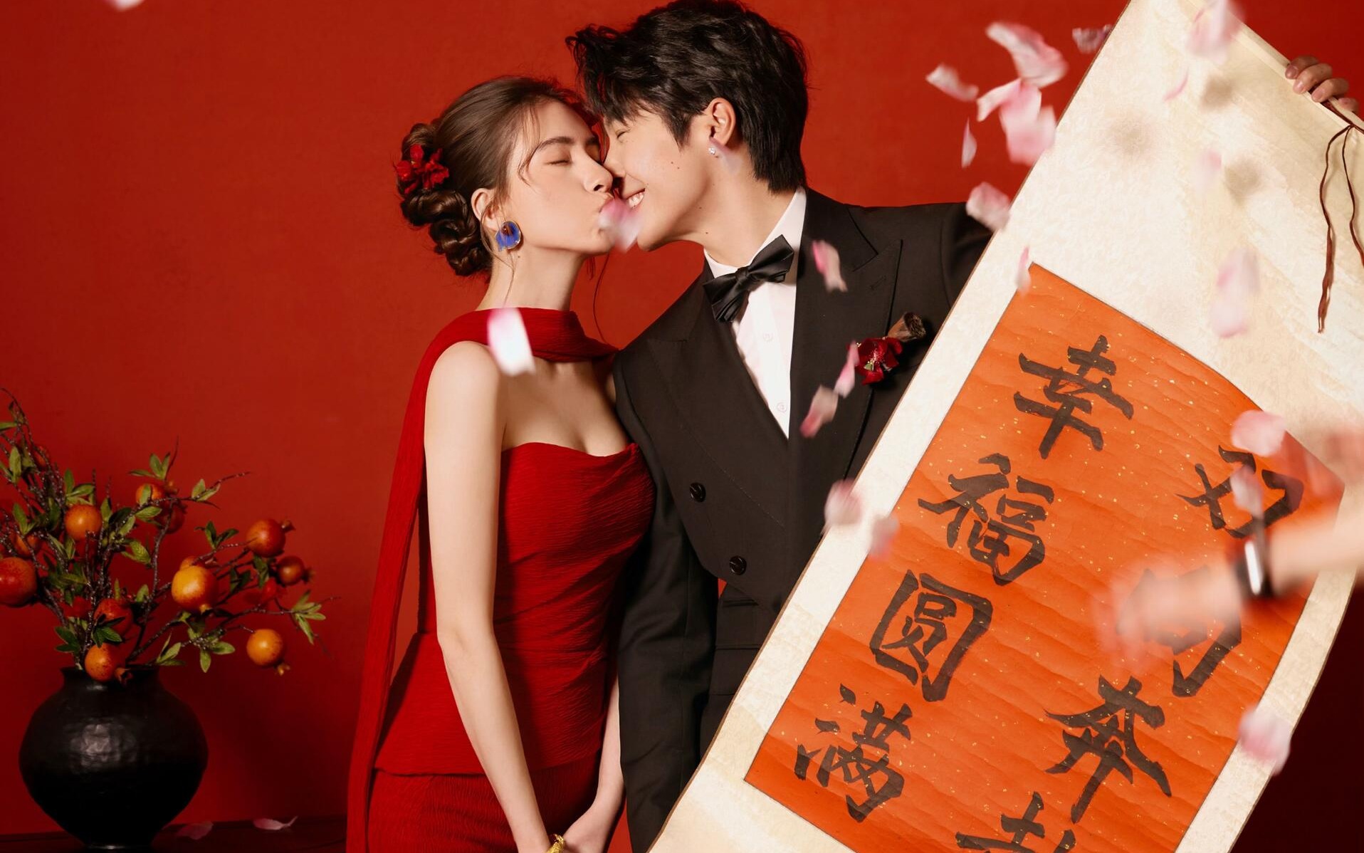 俏皮感拉满的新中式喜嫁婚纱照