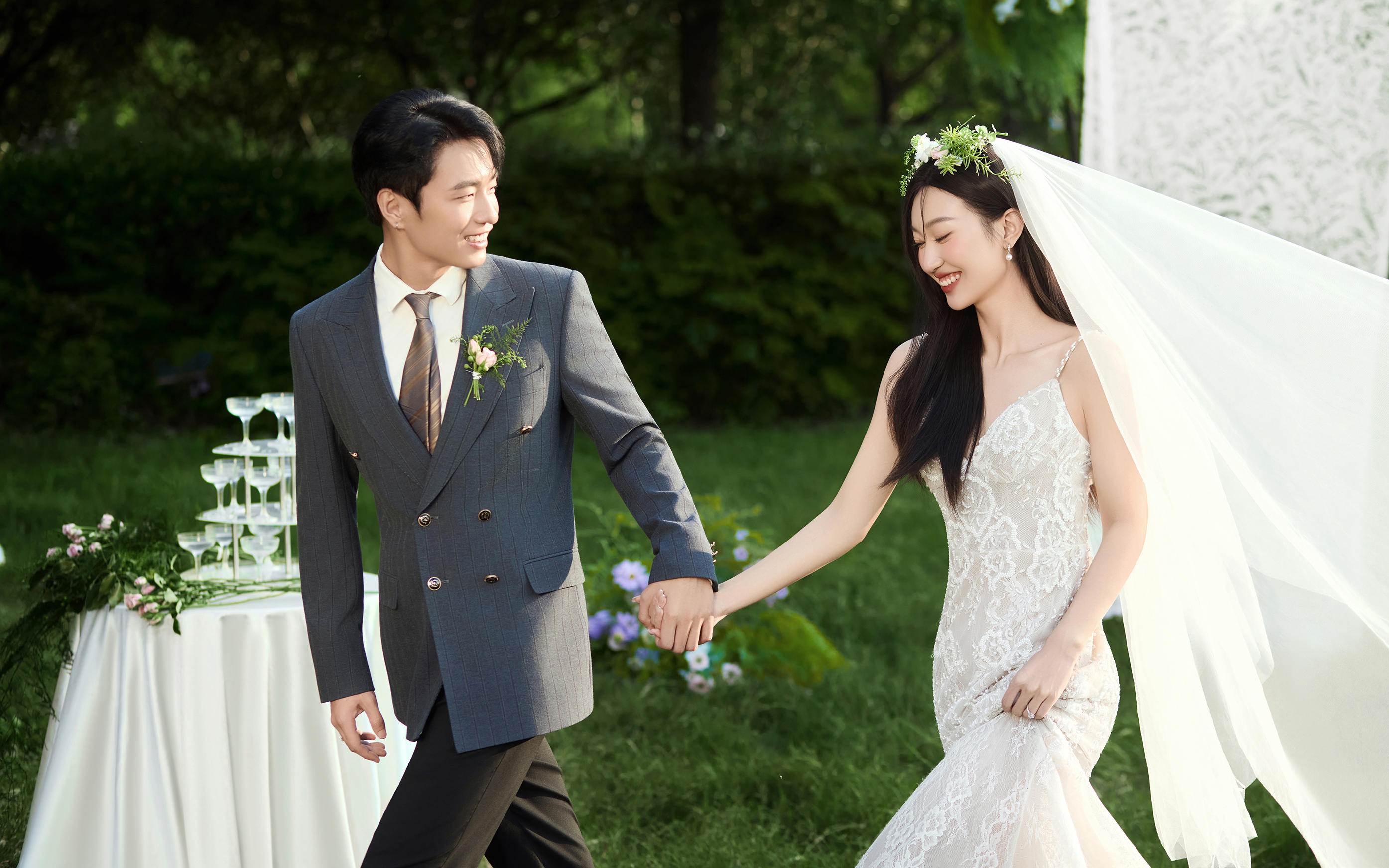 不是目的地婚礼拍不起，而是麦 田更有性价比