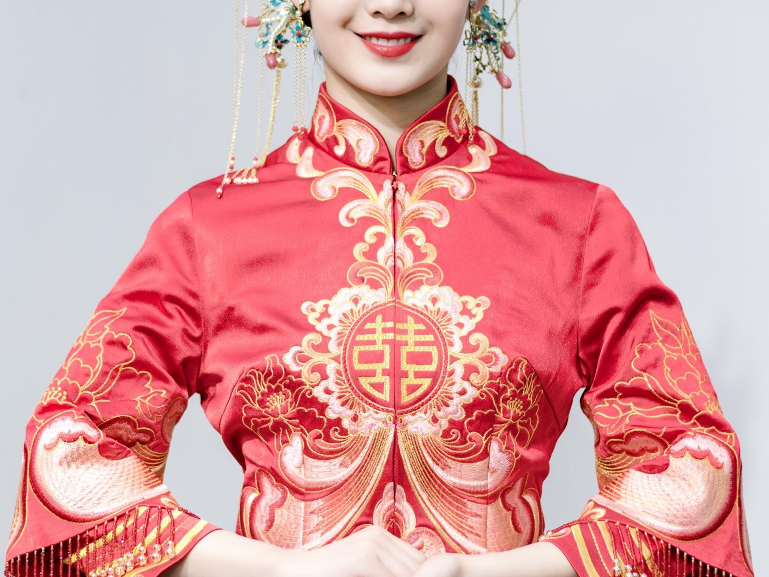 甜美蝴蝶结，洁白亮片大拖尾婚纱