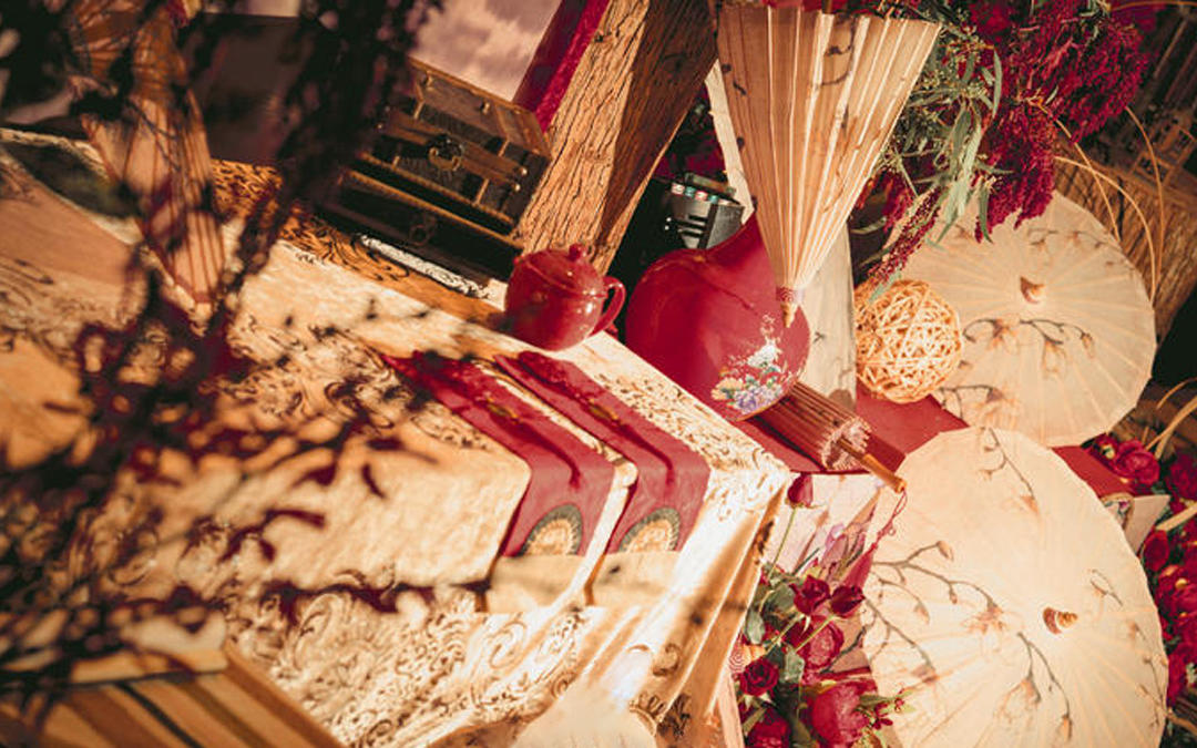 【连枝相依】限时7折中式·红色·室内·包含人员