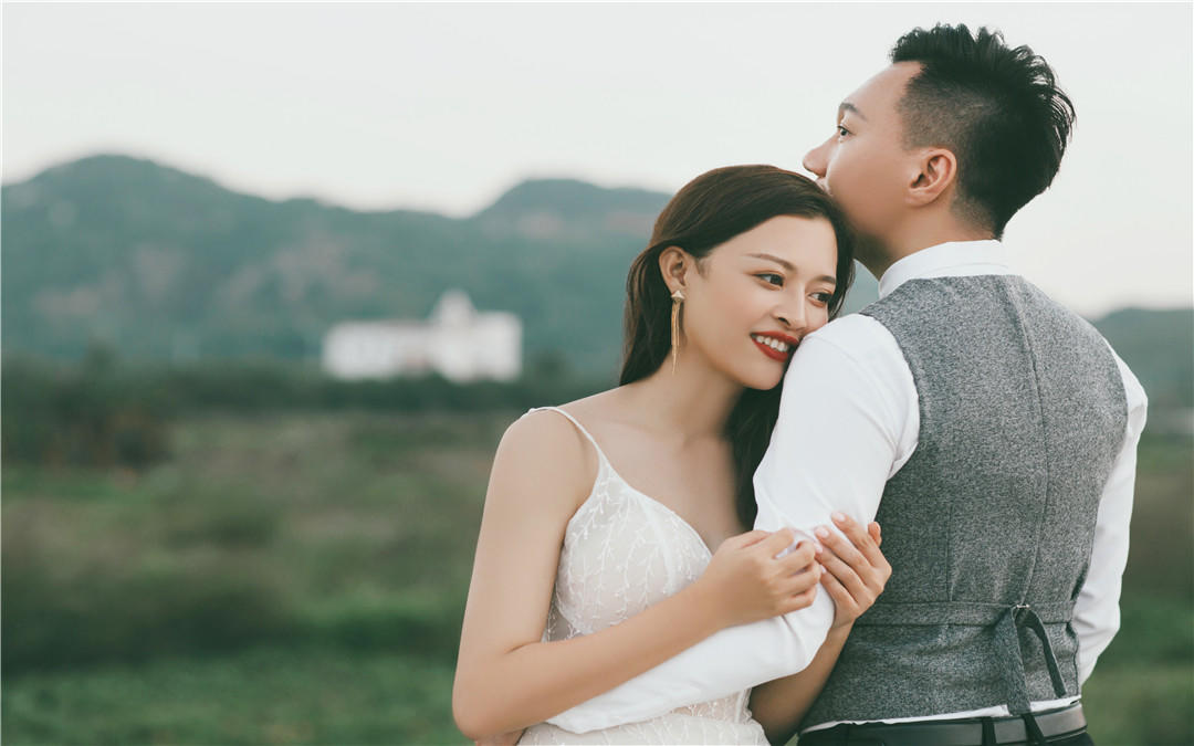 胶片纪实风森林婚纱照上镜婚纱摄影工作室外景