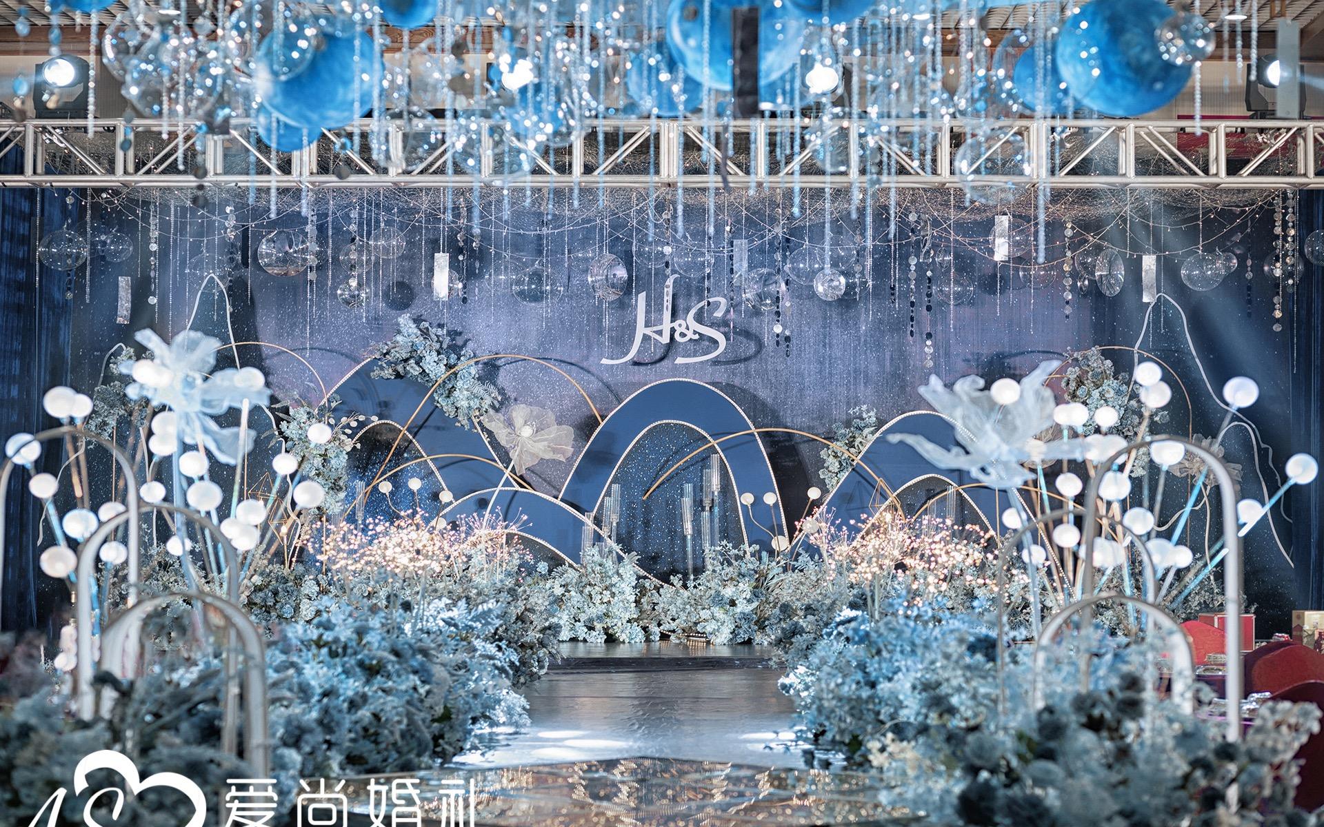 桐乡爱尚婚礼—崇福瑞麒香槟色＋红色大气婚礼双吊顶