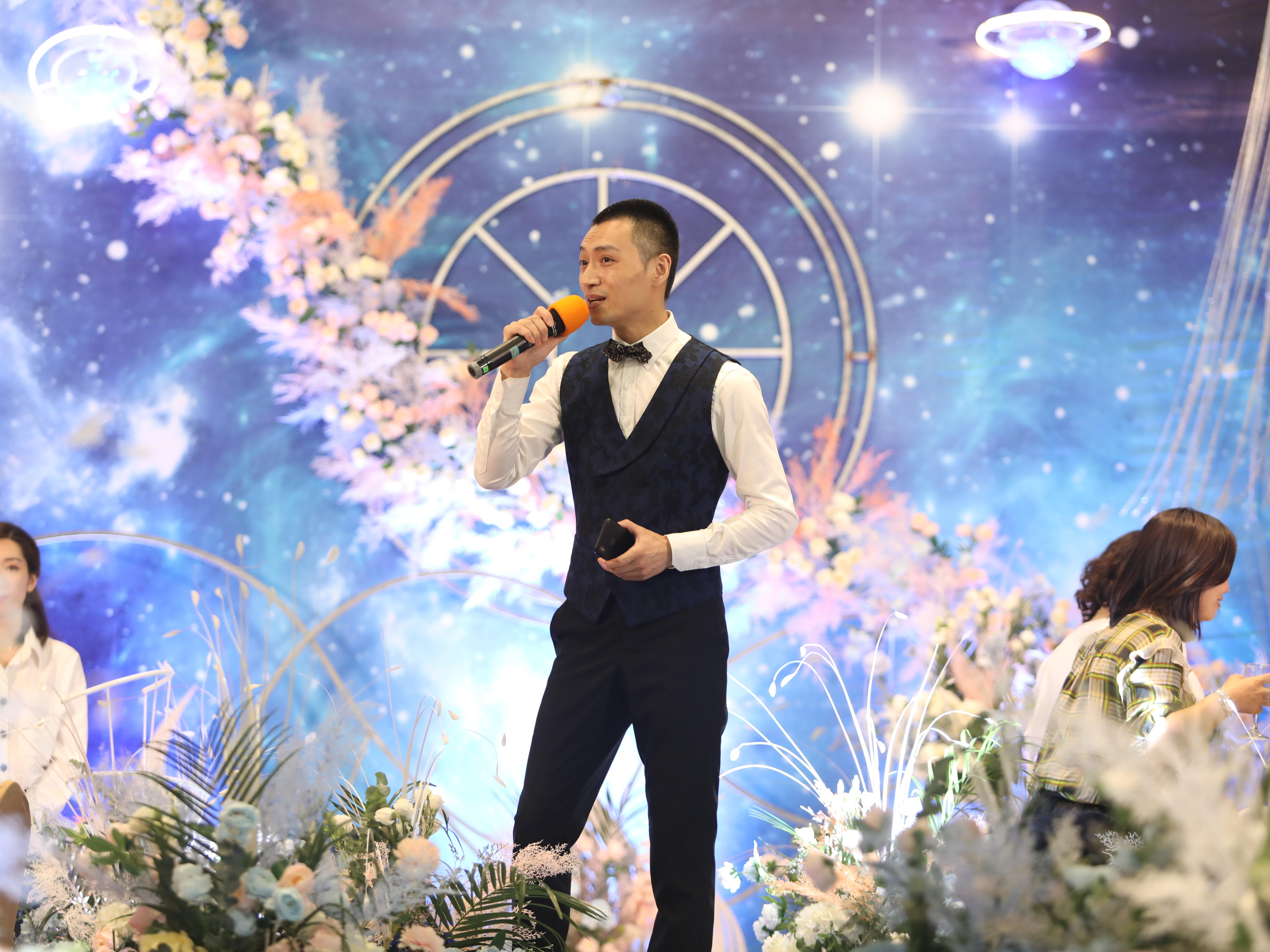 霄骅（婚礼行业超10年资深主持+督导+音乐助理）