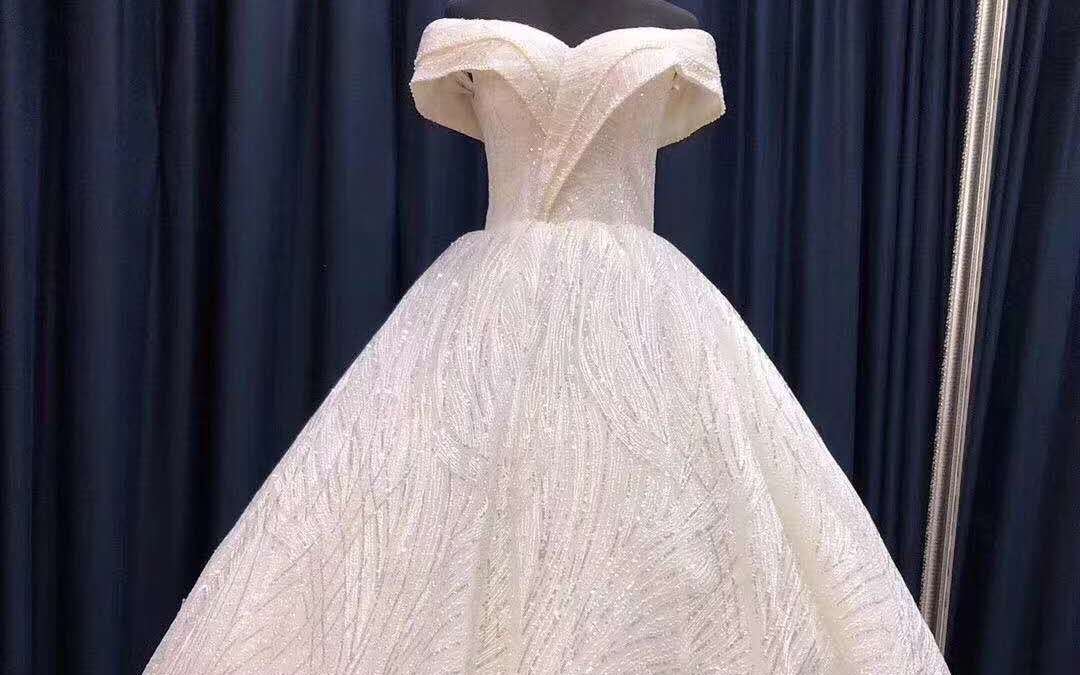 2019新款婚纱不同的款式，装扮不一样的你