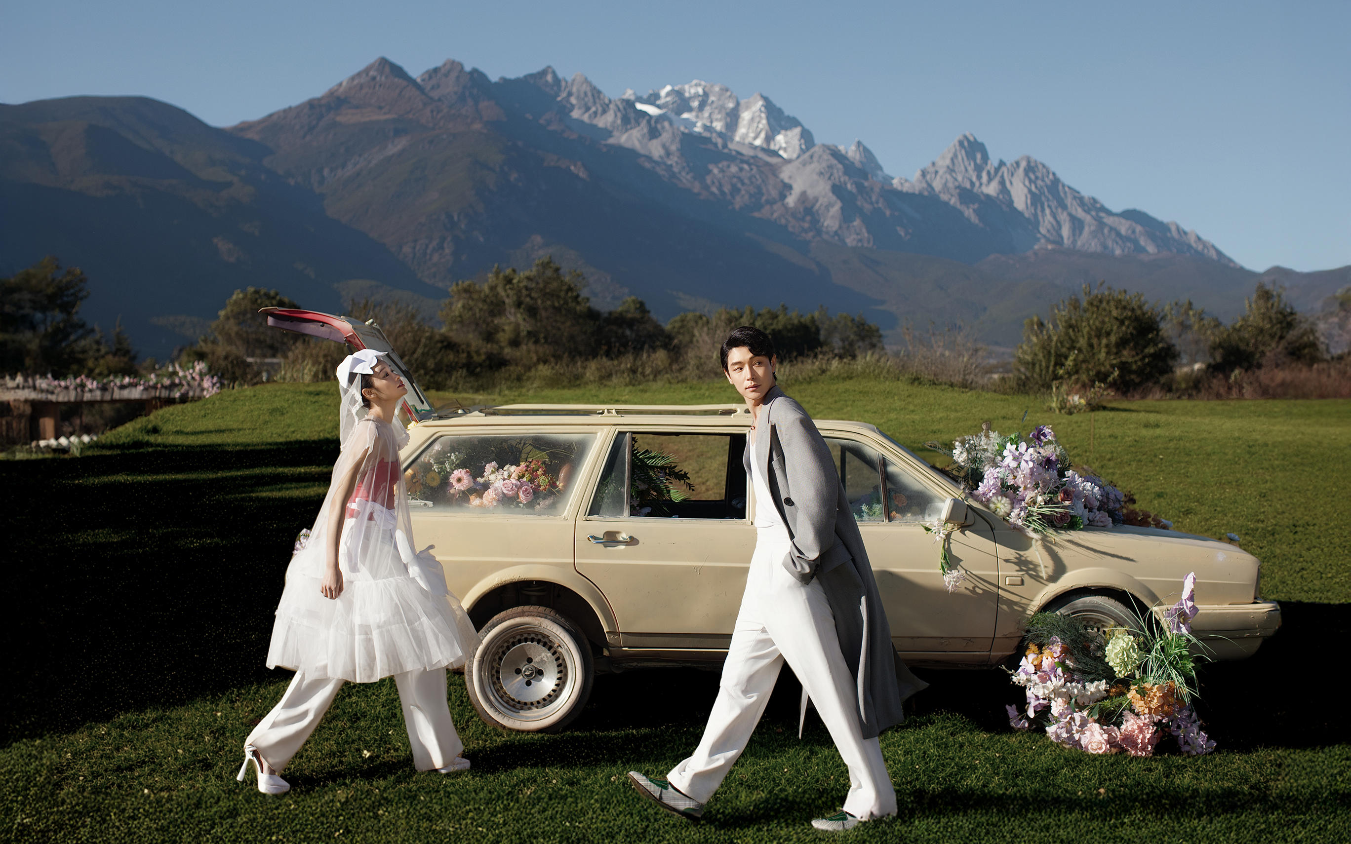  雪线封面：玉龙雪山杂志级婚纱照