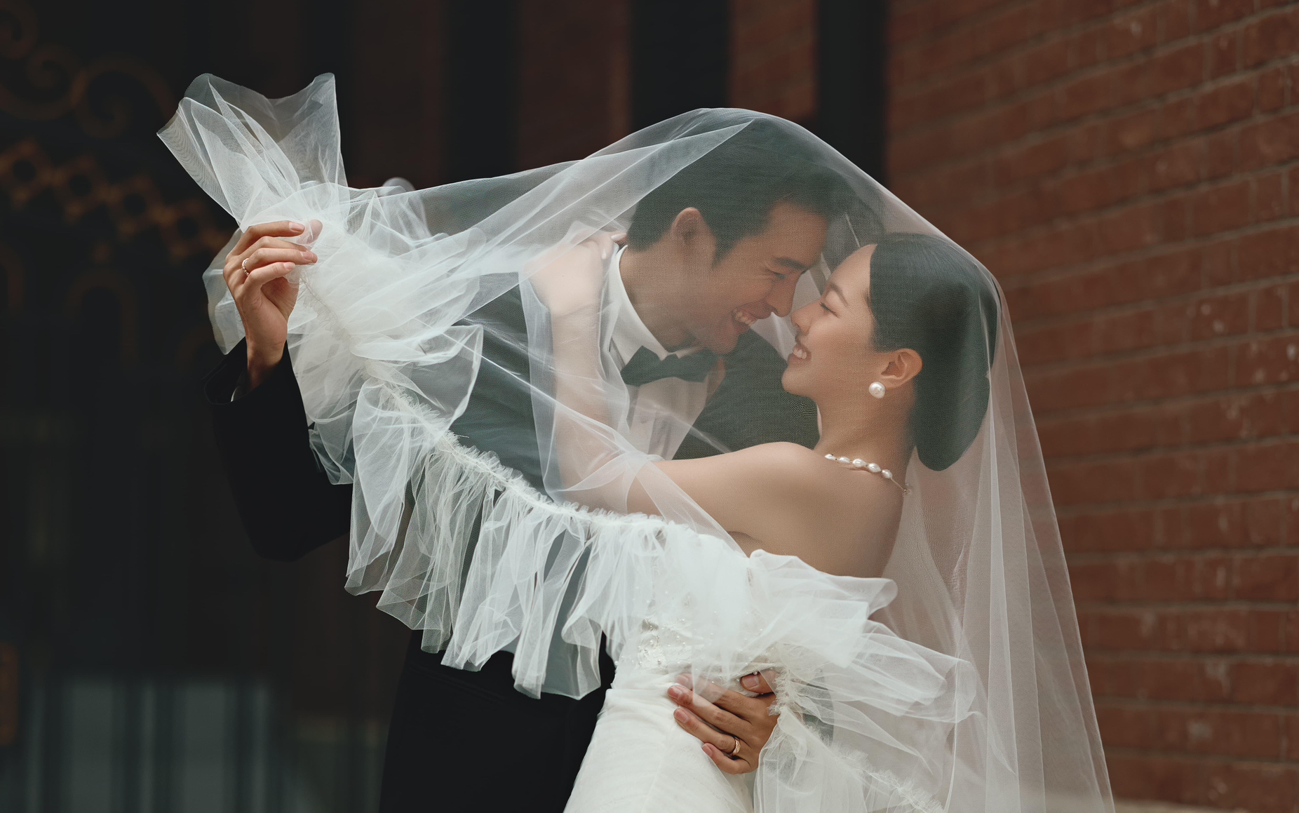 電影級浪漫｜ 一眼淪陷的復(fù)古街拍婚紗照