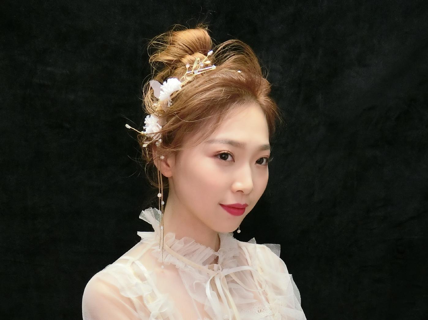 《红馆新娘》首席级化妆师----颖儿老师