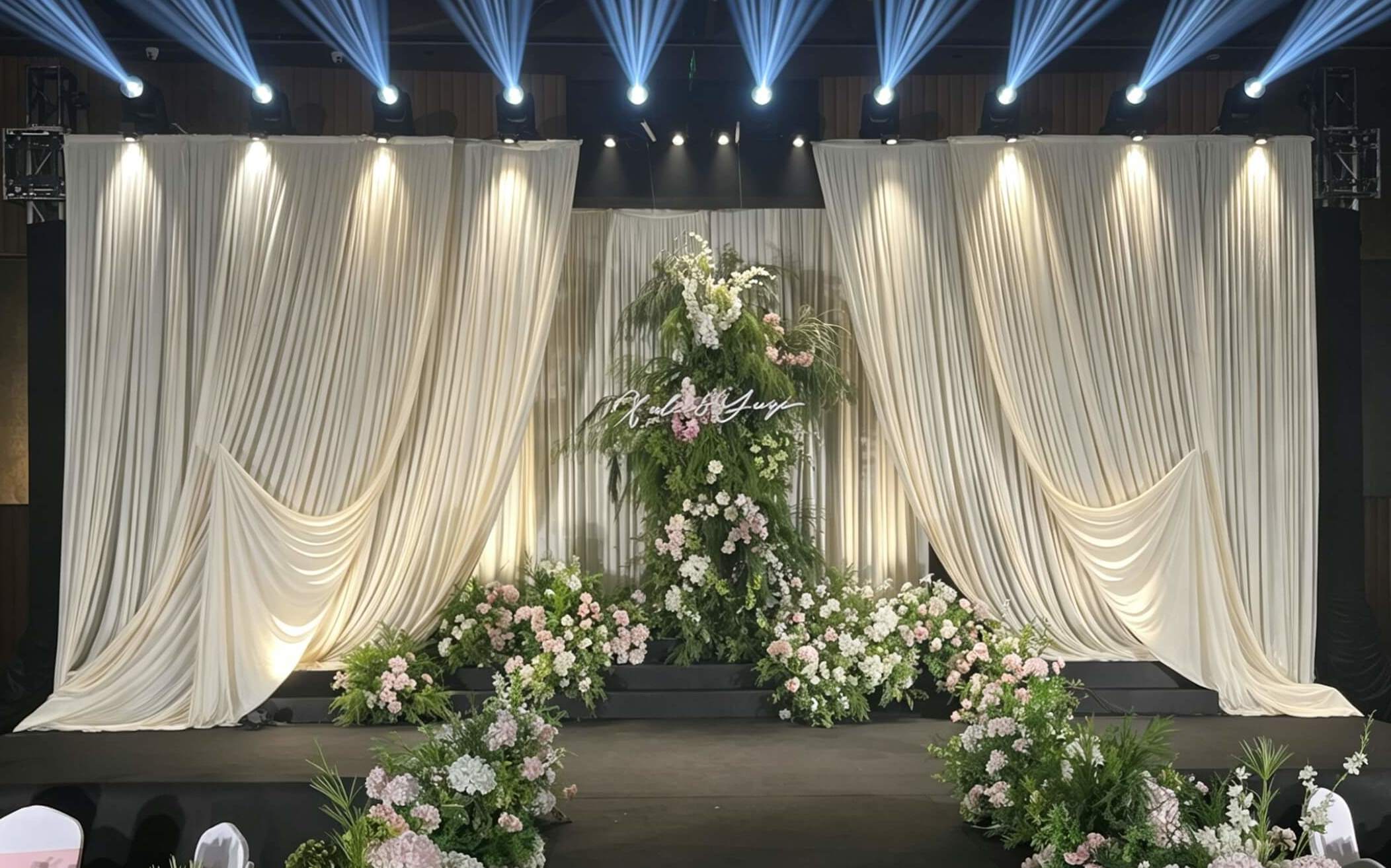 韩式布幔融香槟色，柔美诠释婚礼格调