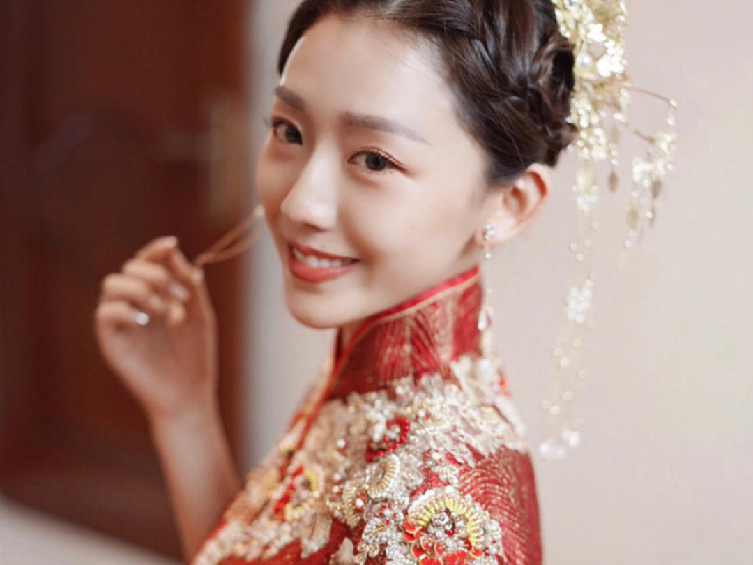 超值| 中式嫁衣 典礼三件套+资深造型师跟妆一天