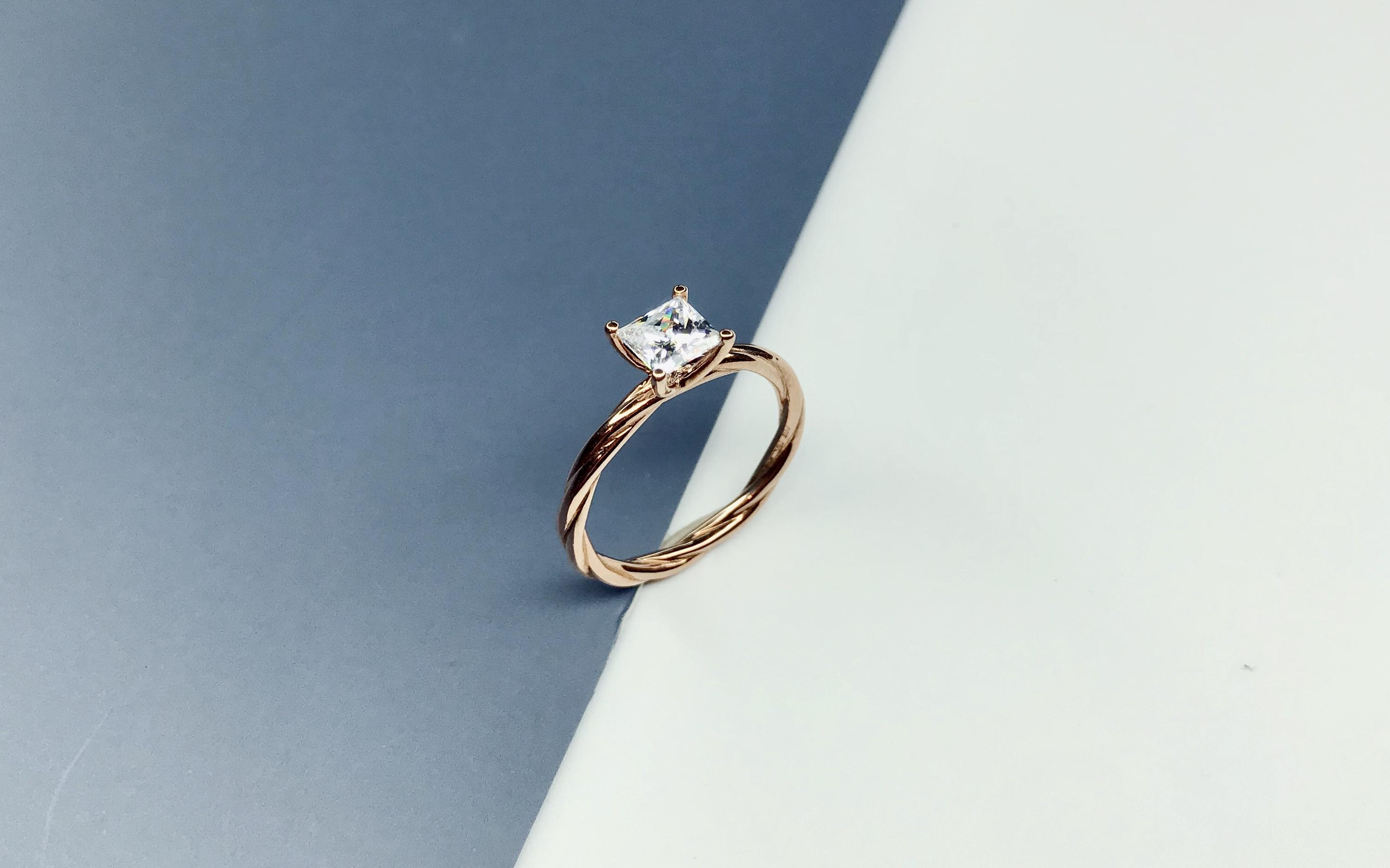 蒹葭/Avery 70分公主方18K金求婚订钻戒
