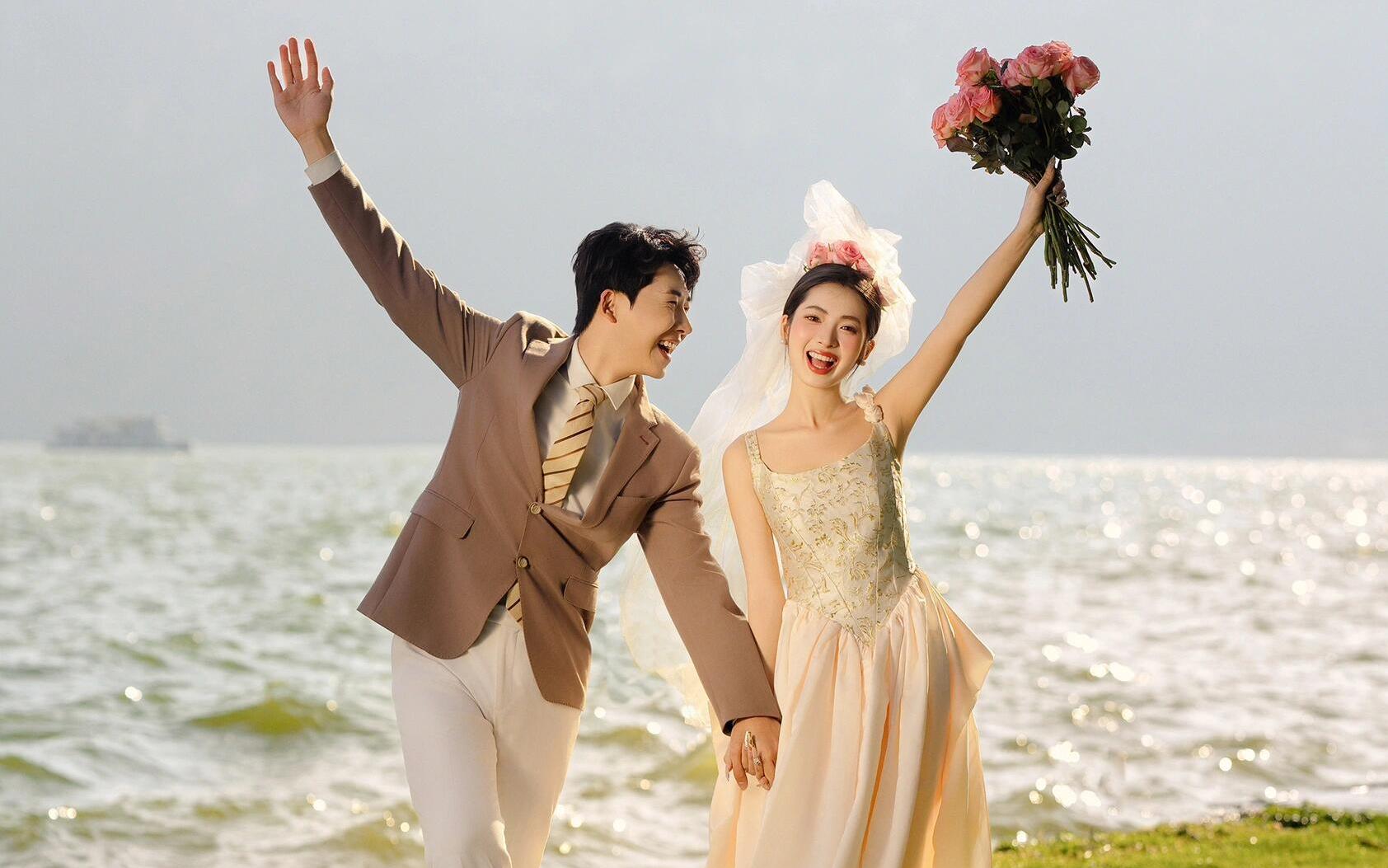 心動(dòng)預(yù)警｜邂逅湖畔浪漫婚紗照??